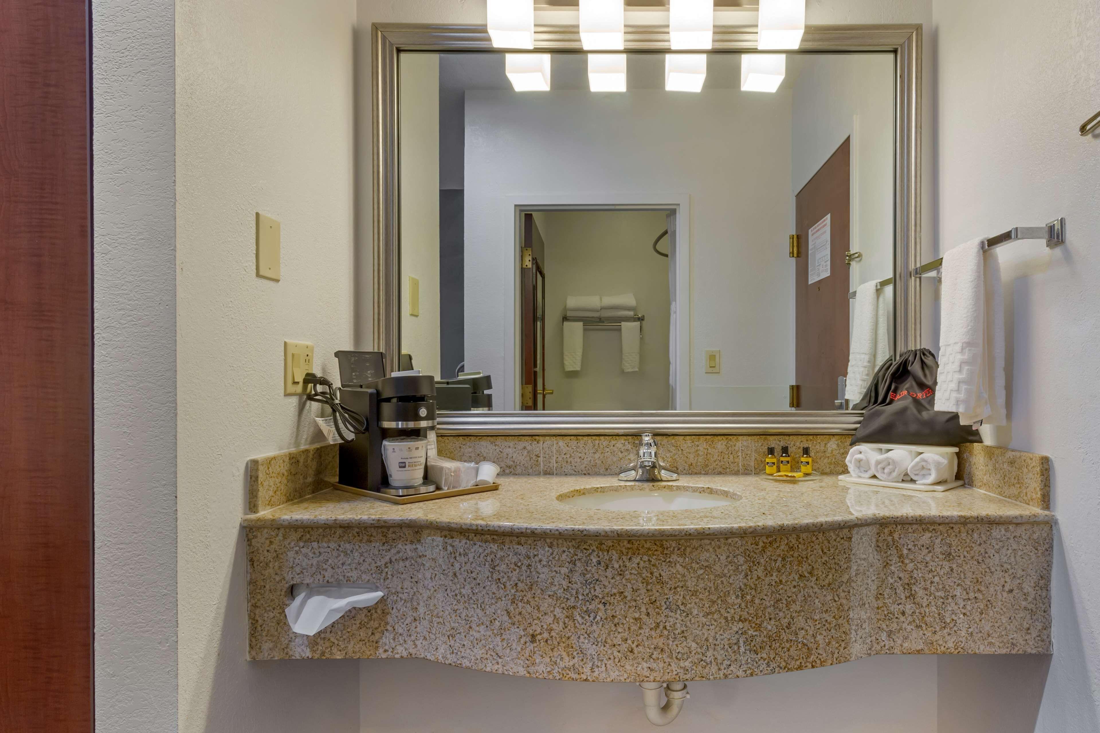 King Suite Whirlpool Non-Smoking