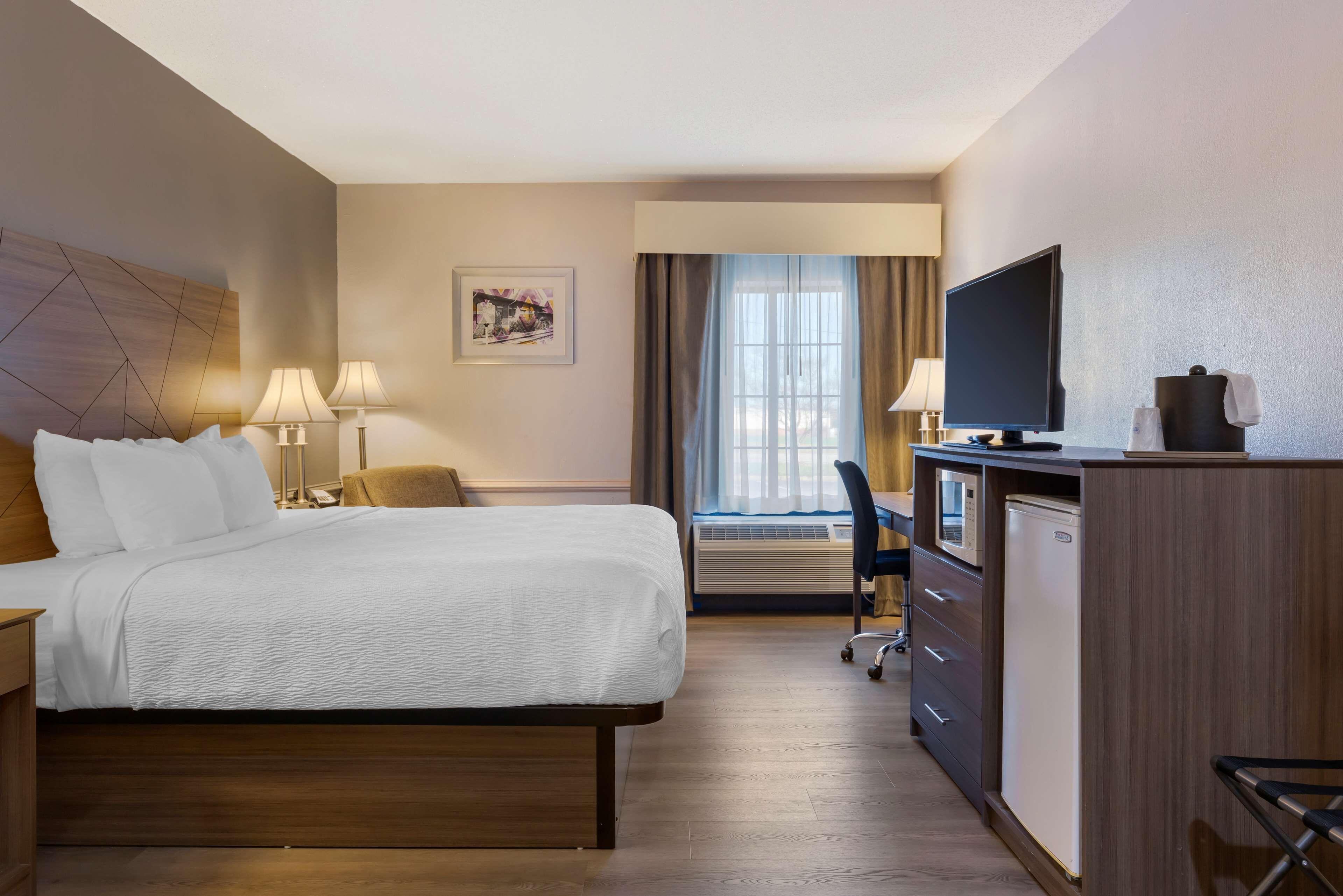King Suite Whirlpool Non-Smoking