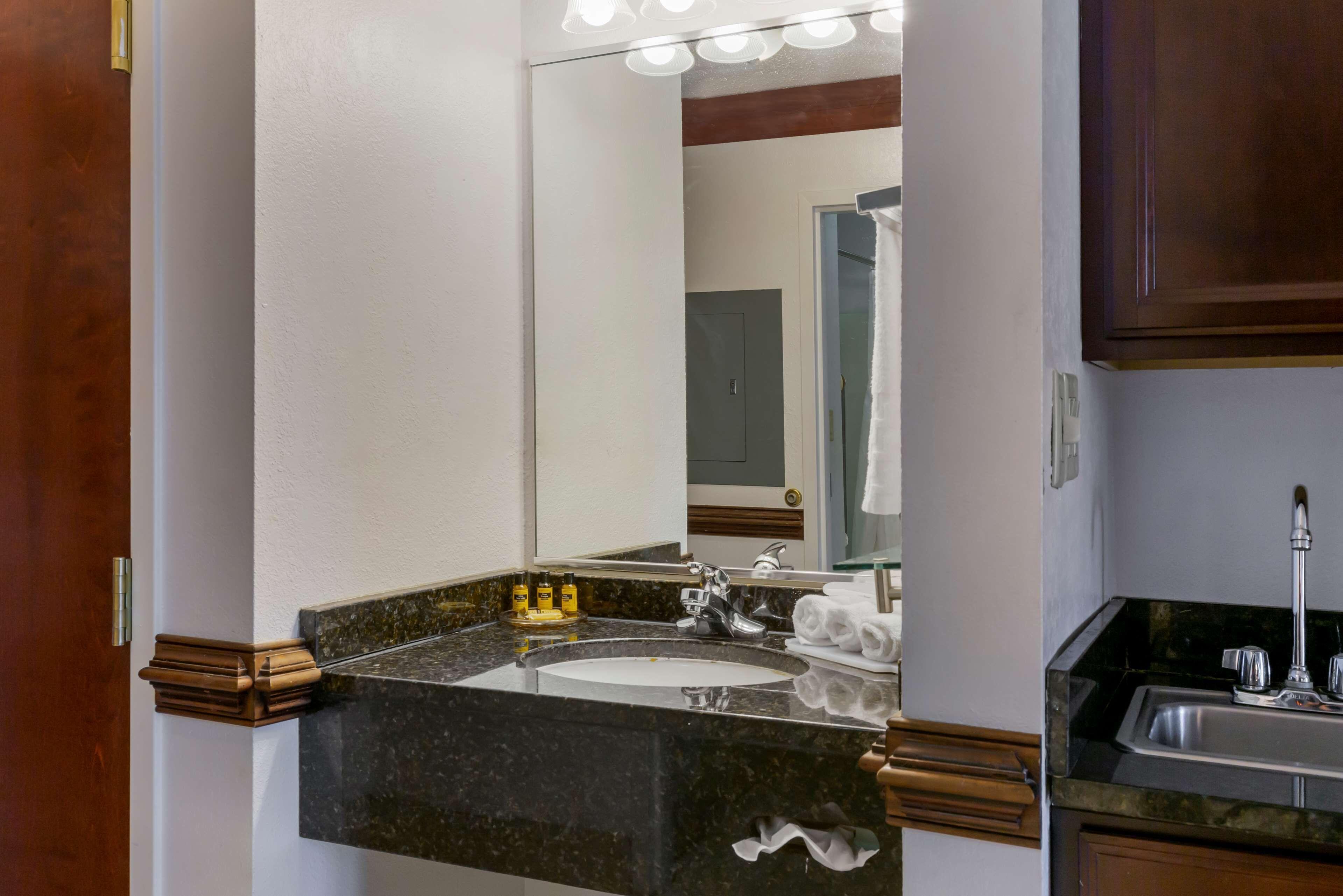King Suite Whirlpool Non-Smoking