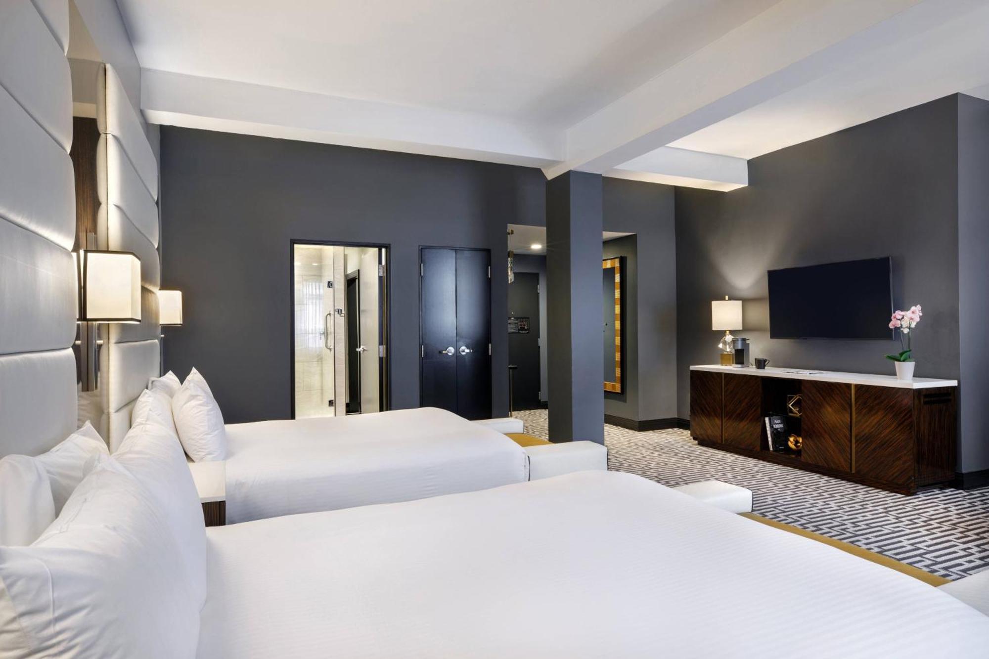 Guest room 2 Queen City view