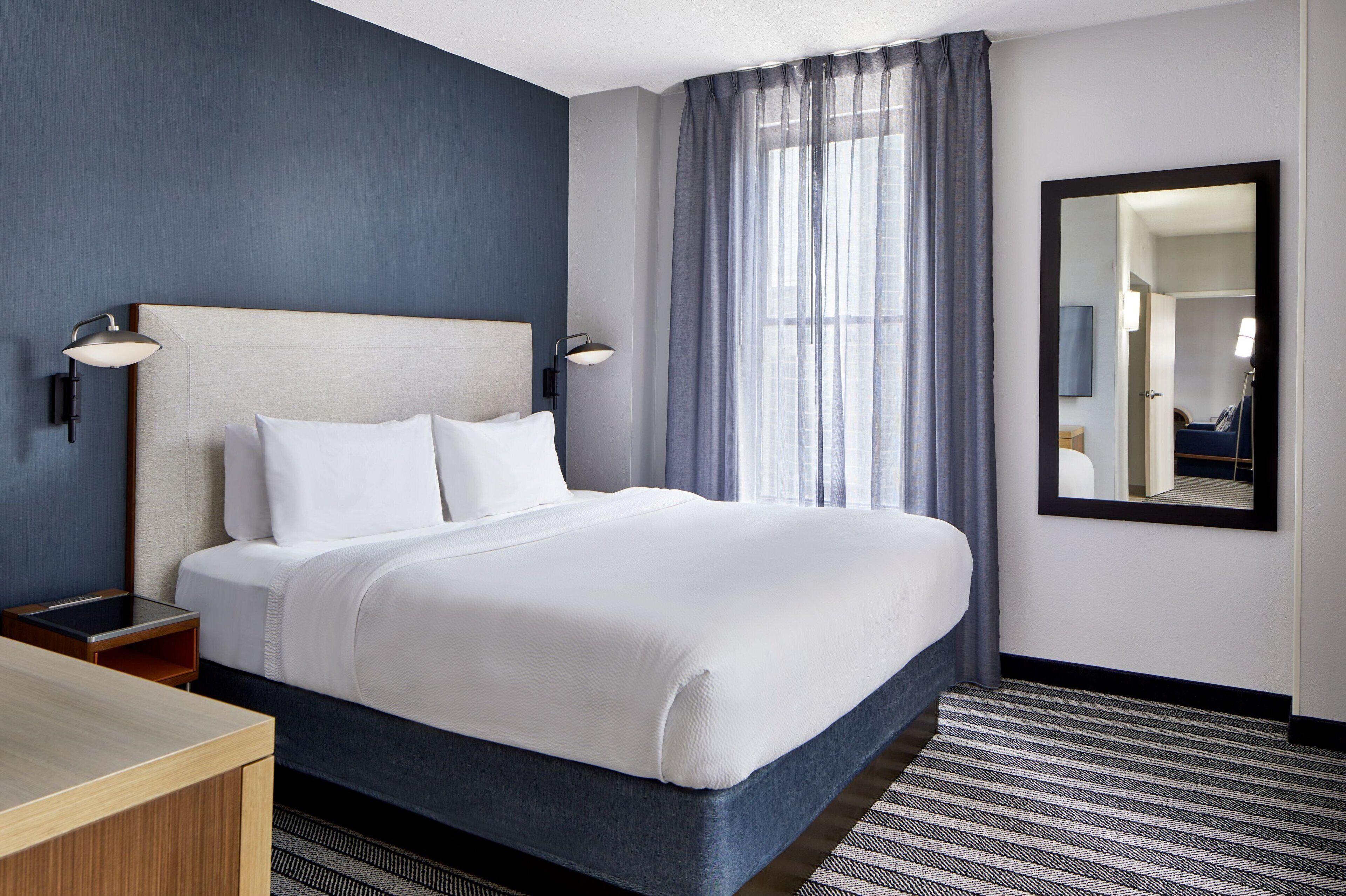 Suite, 1 King, Sofa bed,1708664753:JPEG
