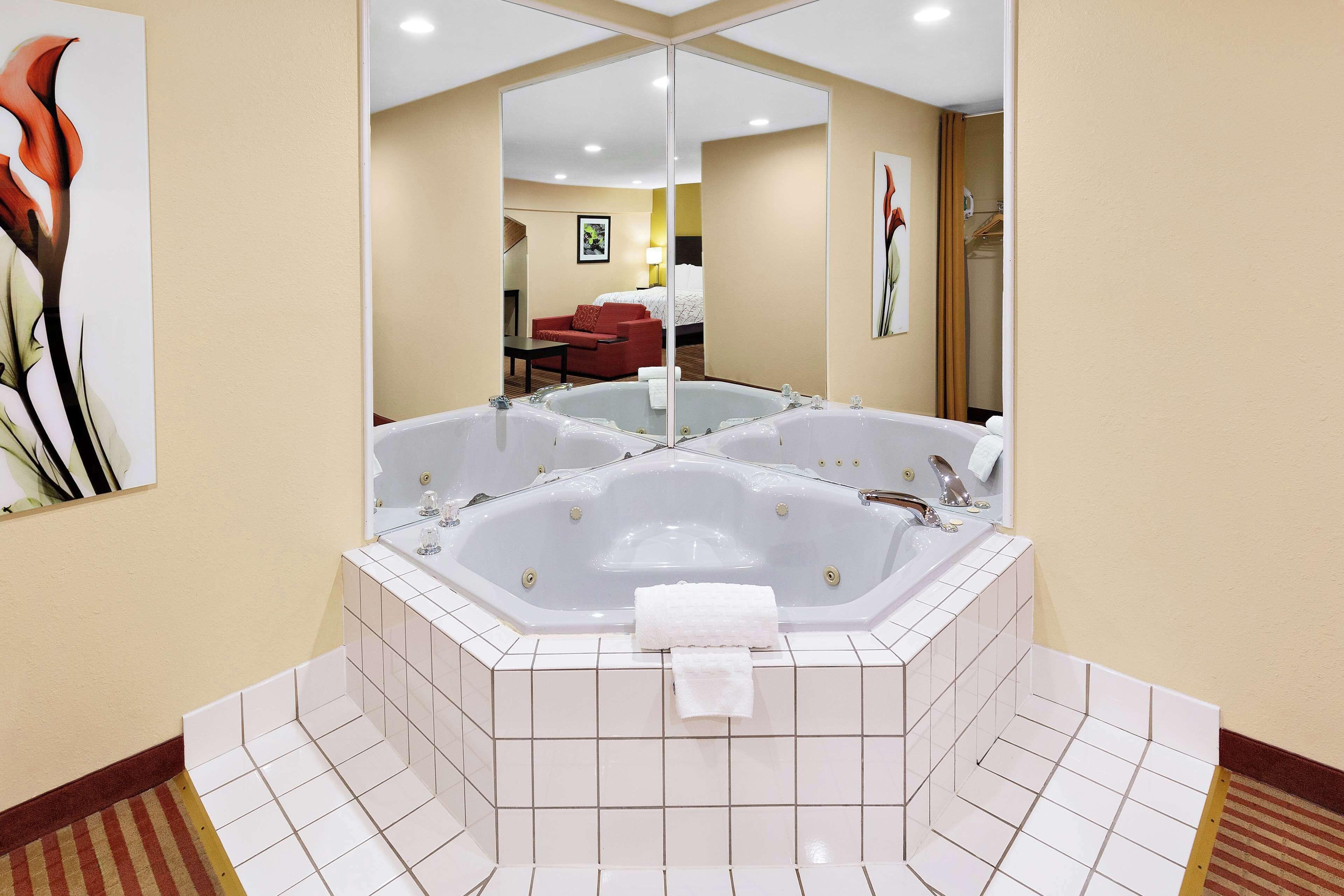 King Suite Sofa Bed Spa Bath Non-Smoking