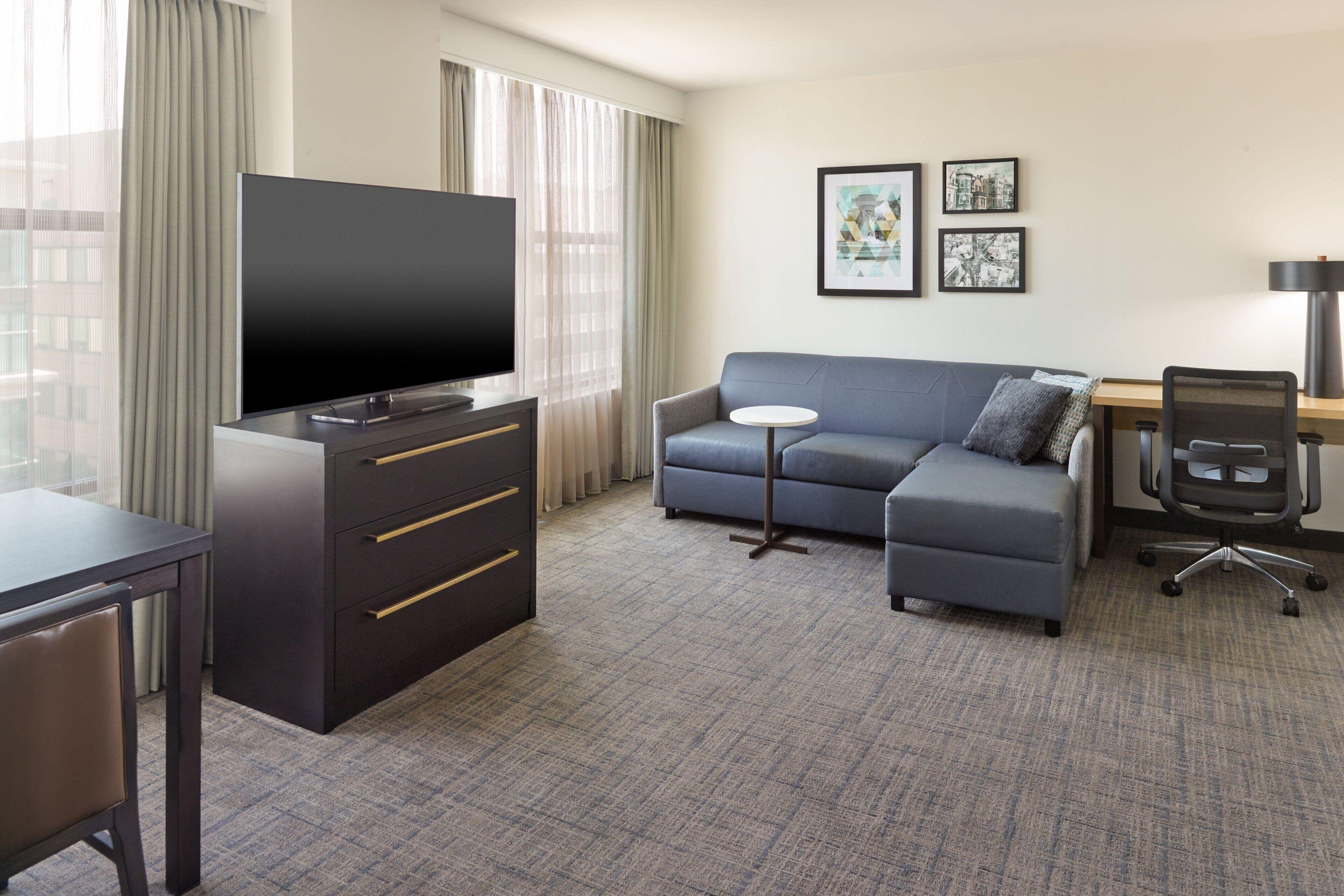 Studio Two Queen Beds Sofa Bed