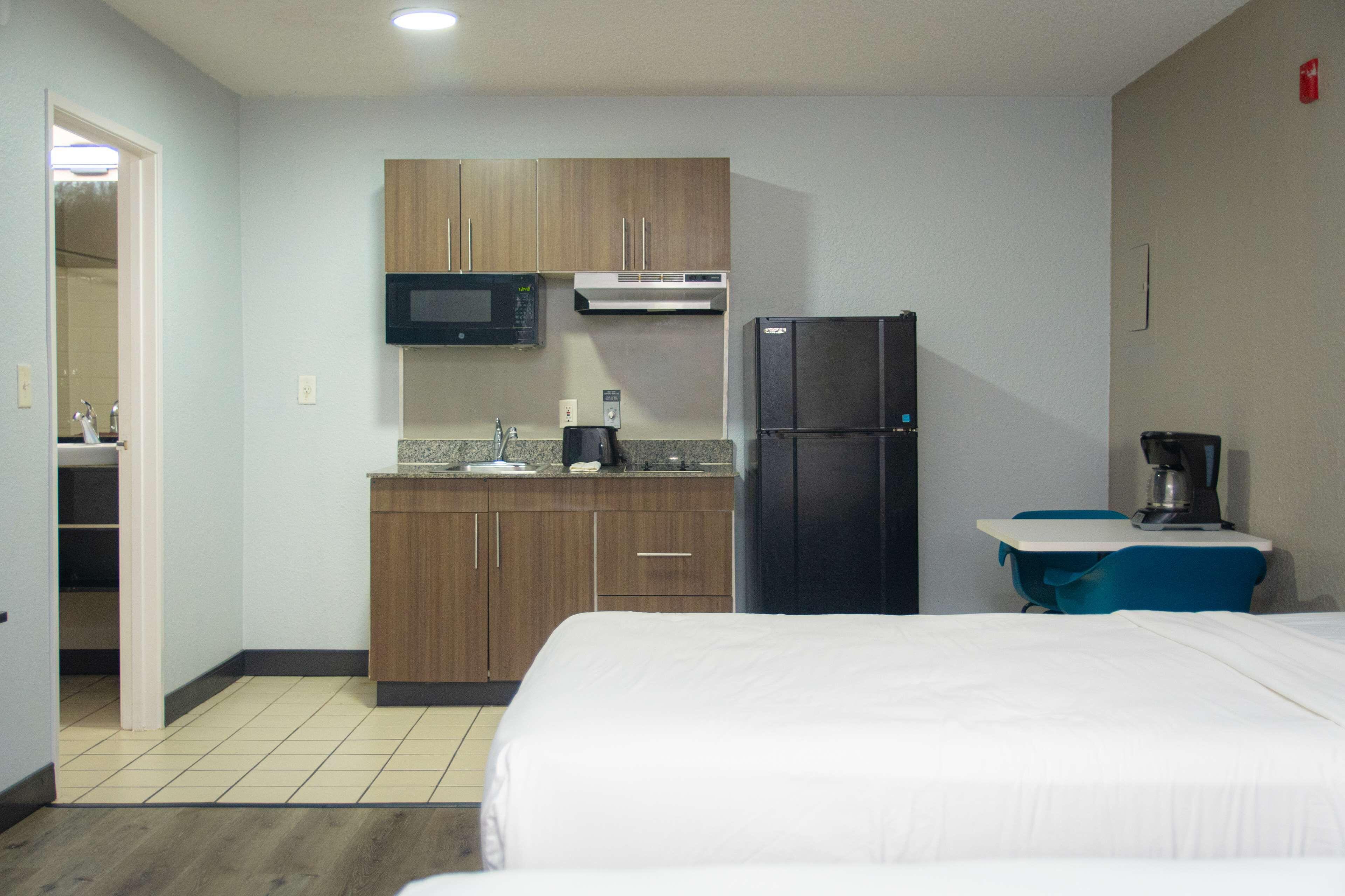 Queen Room Two Queen Beds Non-Smoking