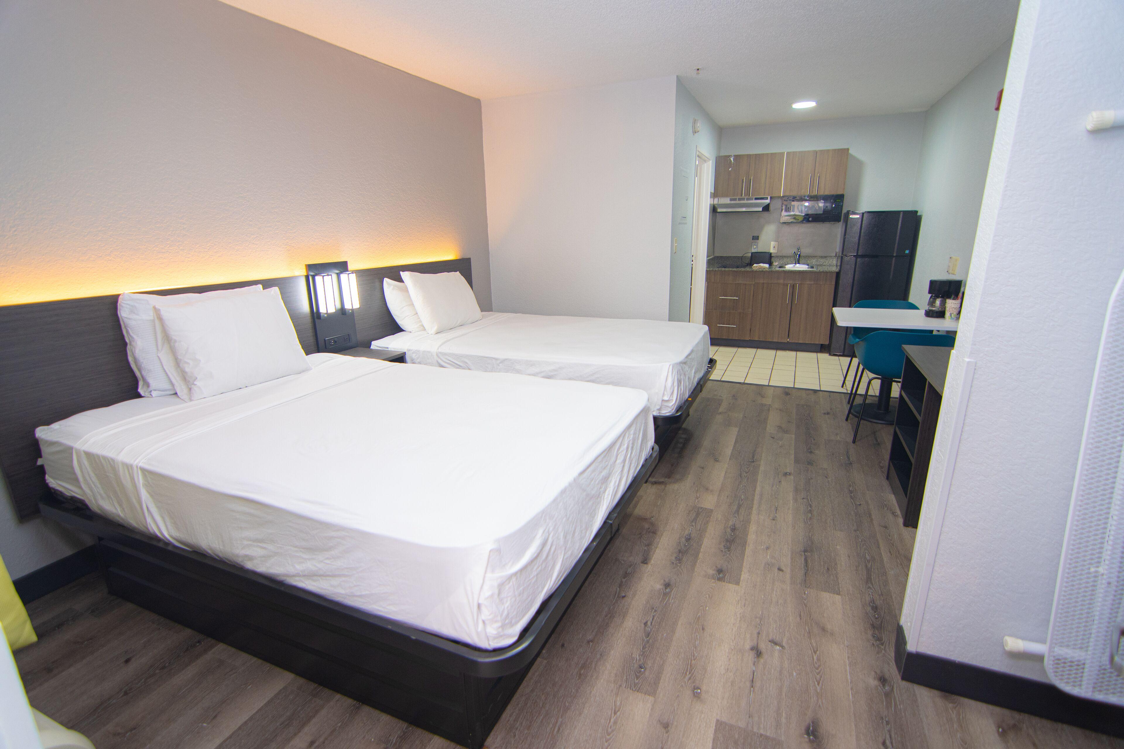 Queen Room Two Queen Beds Non-Smoking