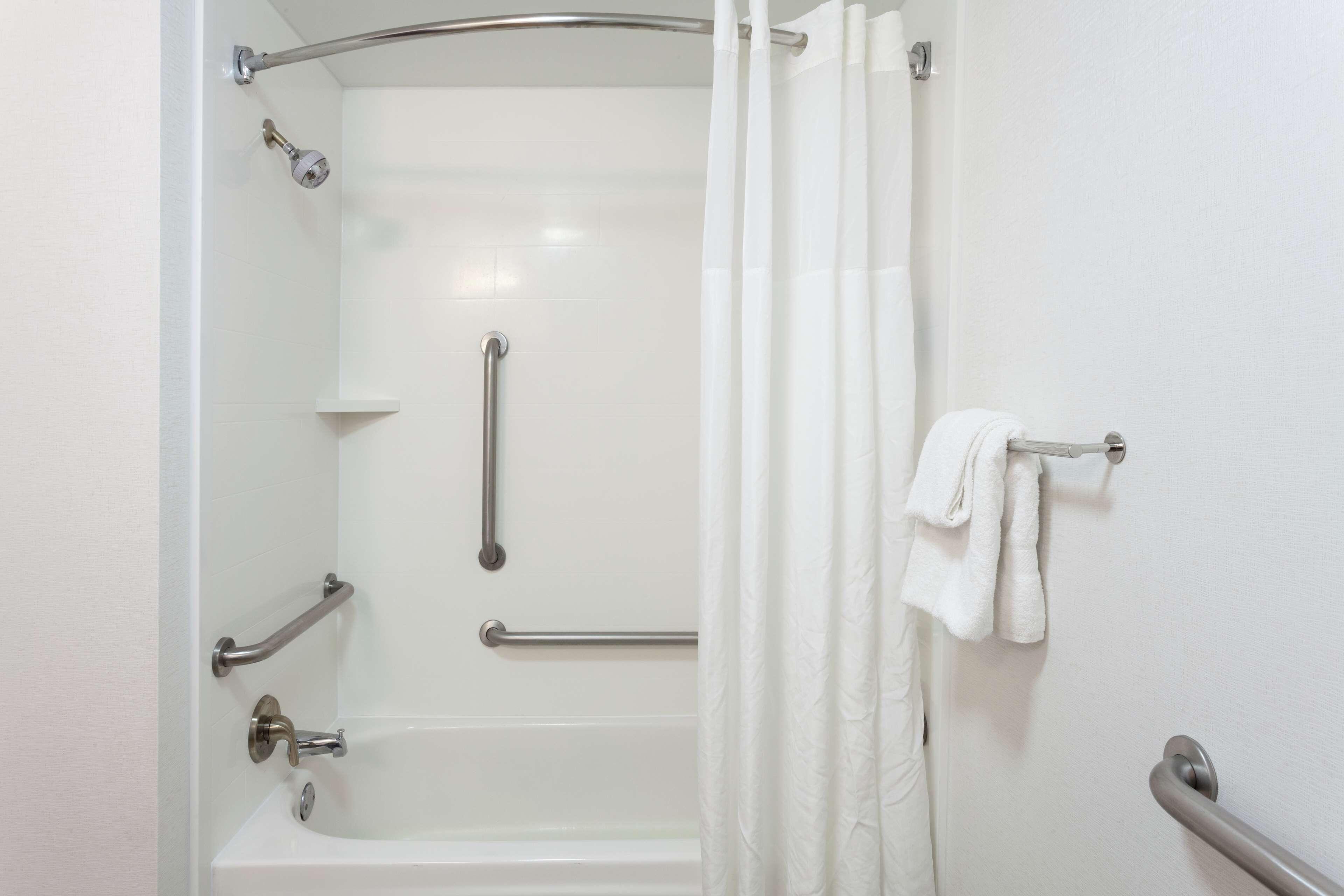 King Room Accessible Tub Mobility Hearing Access or Non-Smoking