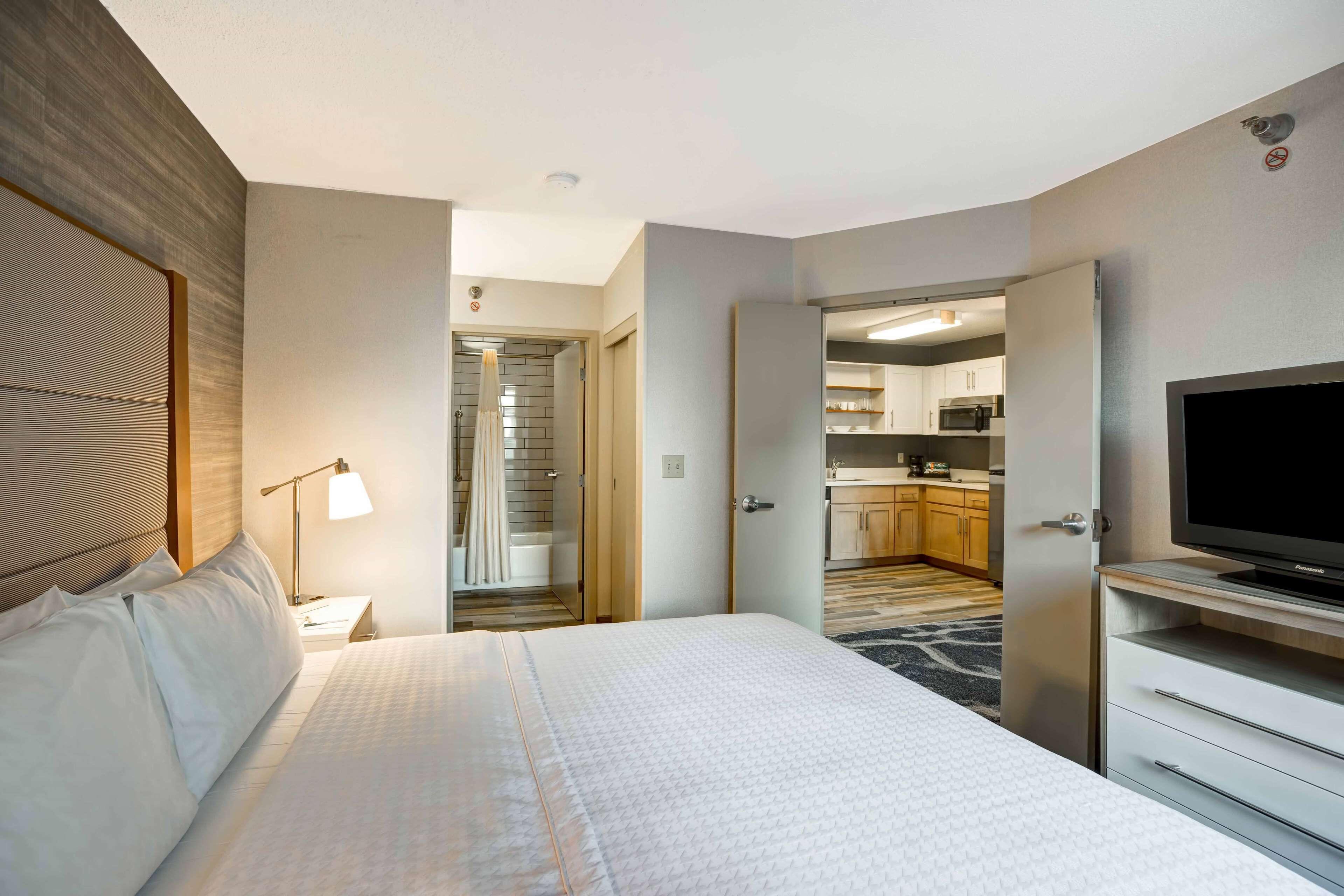 One-Bedroom King Suite Non-Smoking