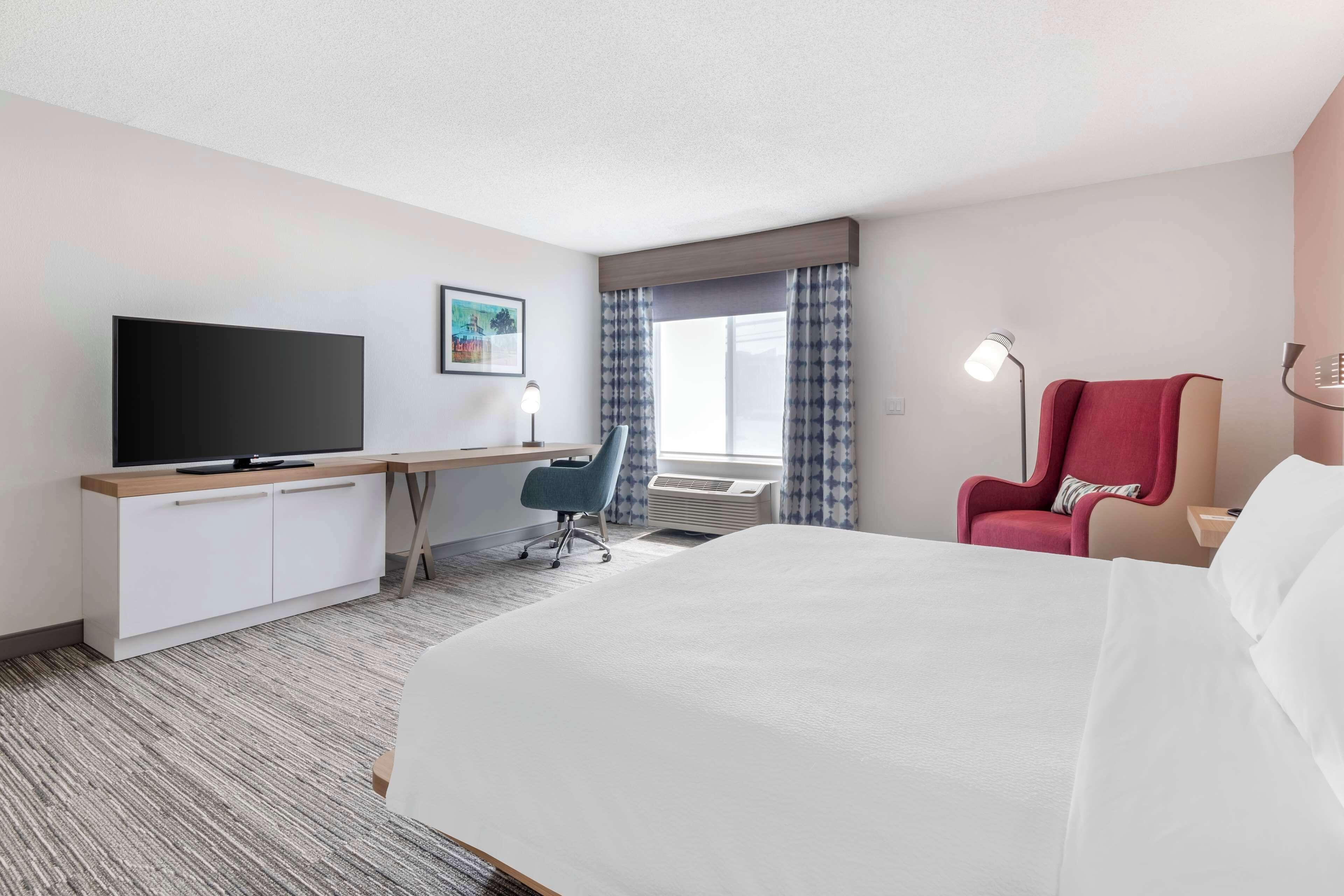 King Room Tub Mobility Hearing Access