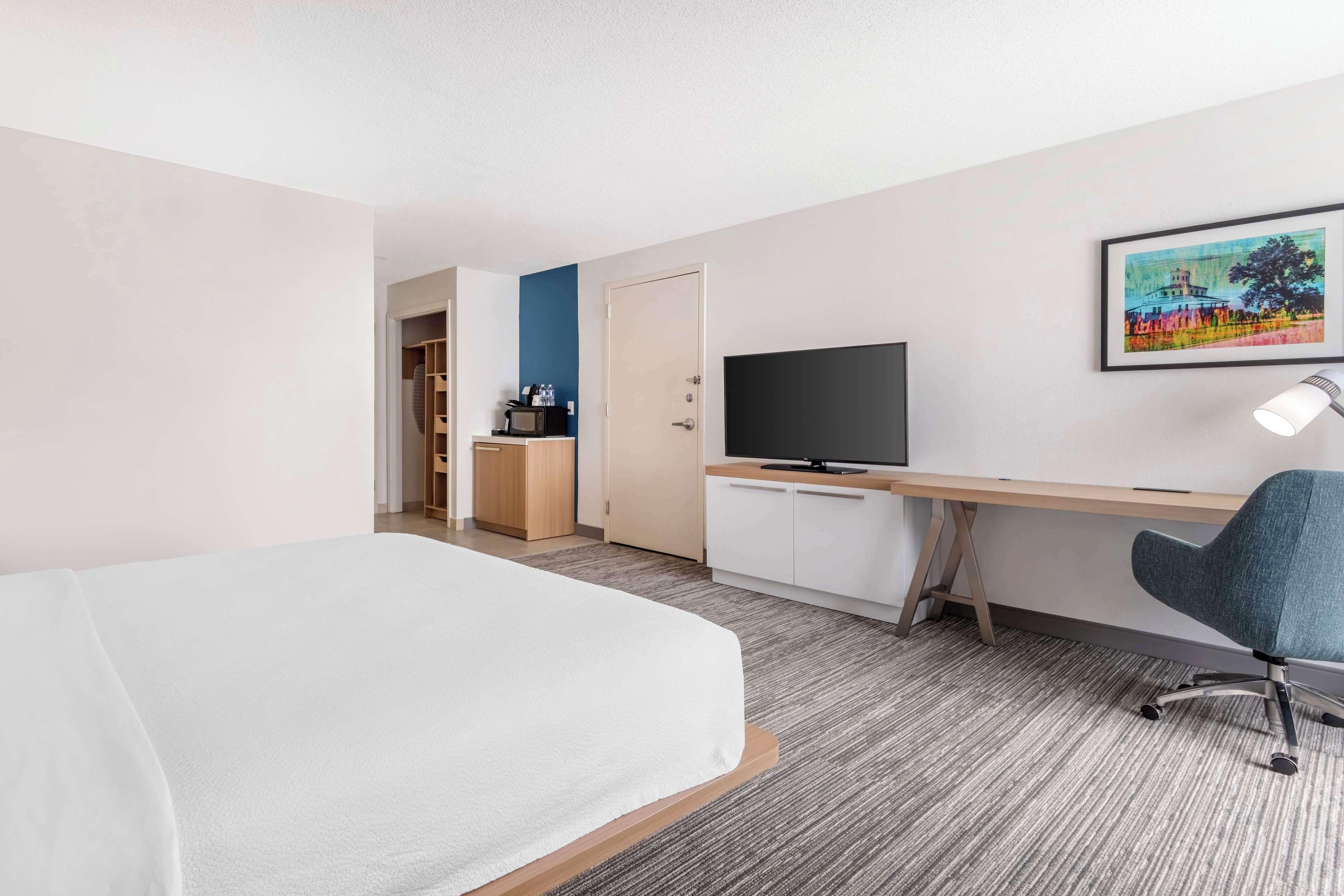 King Room Tub Mobility Hearing Access
