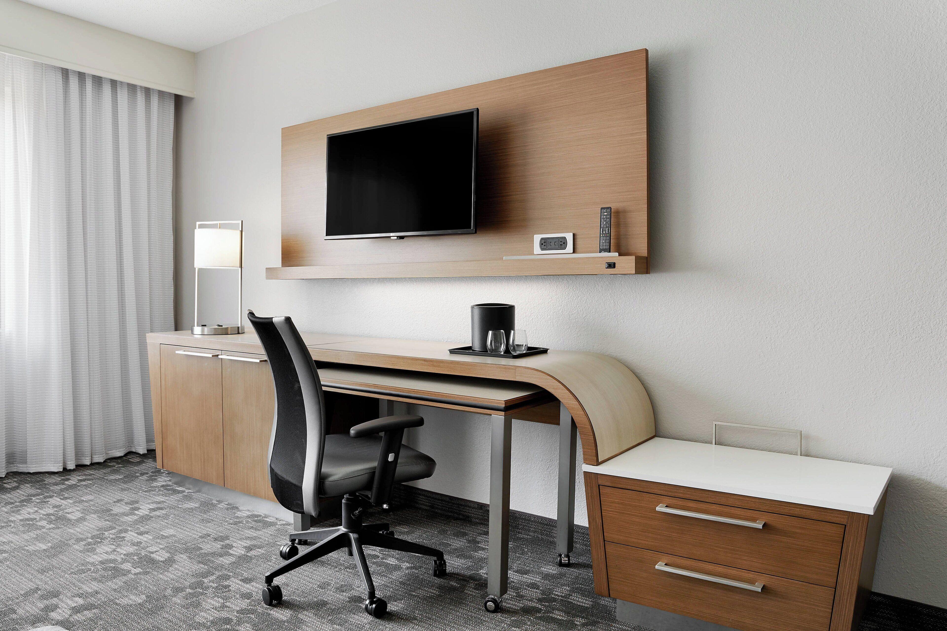 One Room Corner Suite, Larger Guest room, 1 King, Sofa bed,1615386277:JPEG