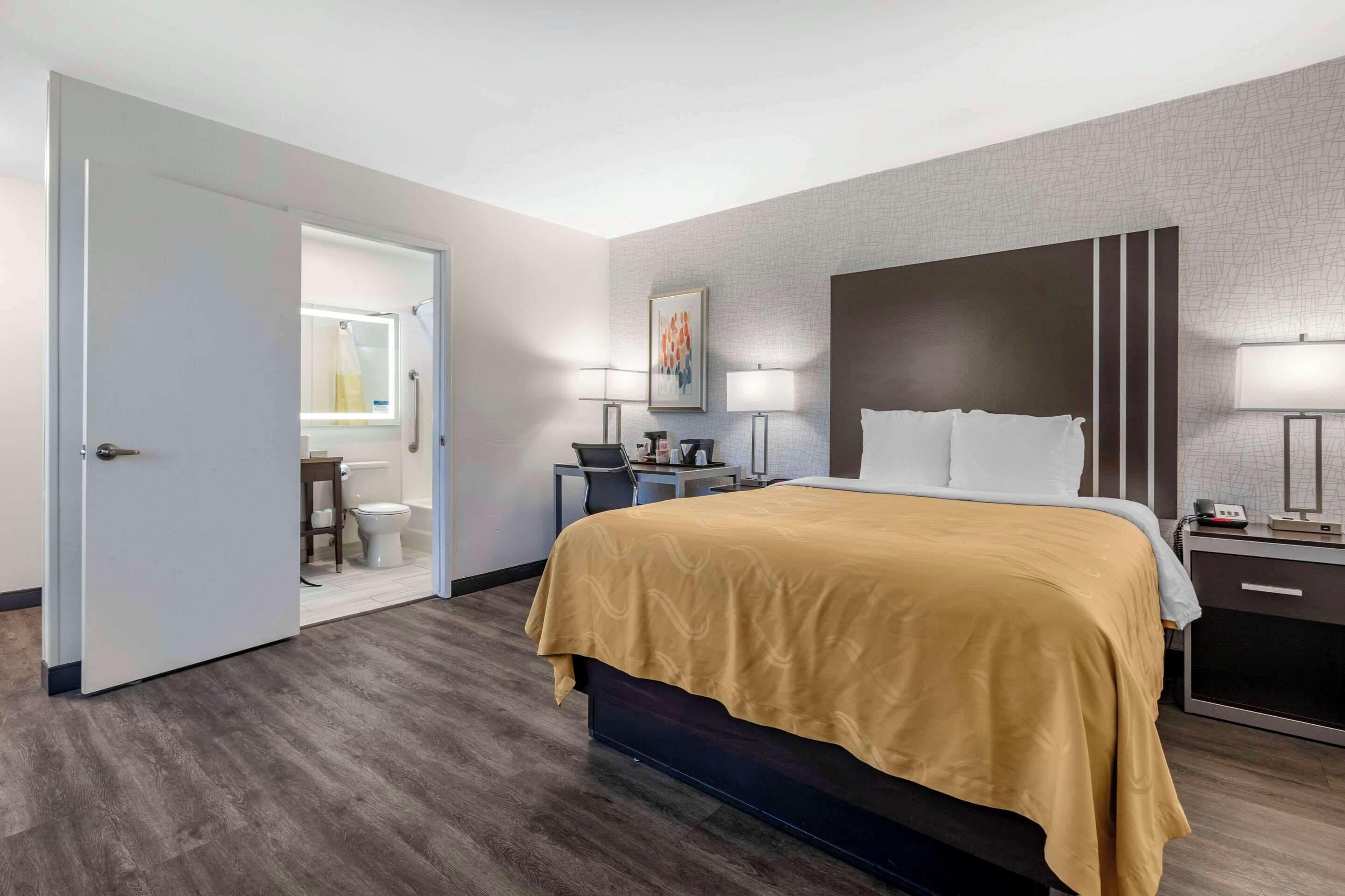 Standard Room 1 Queen Bed Non Smoking