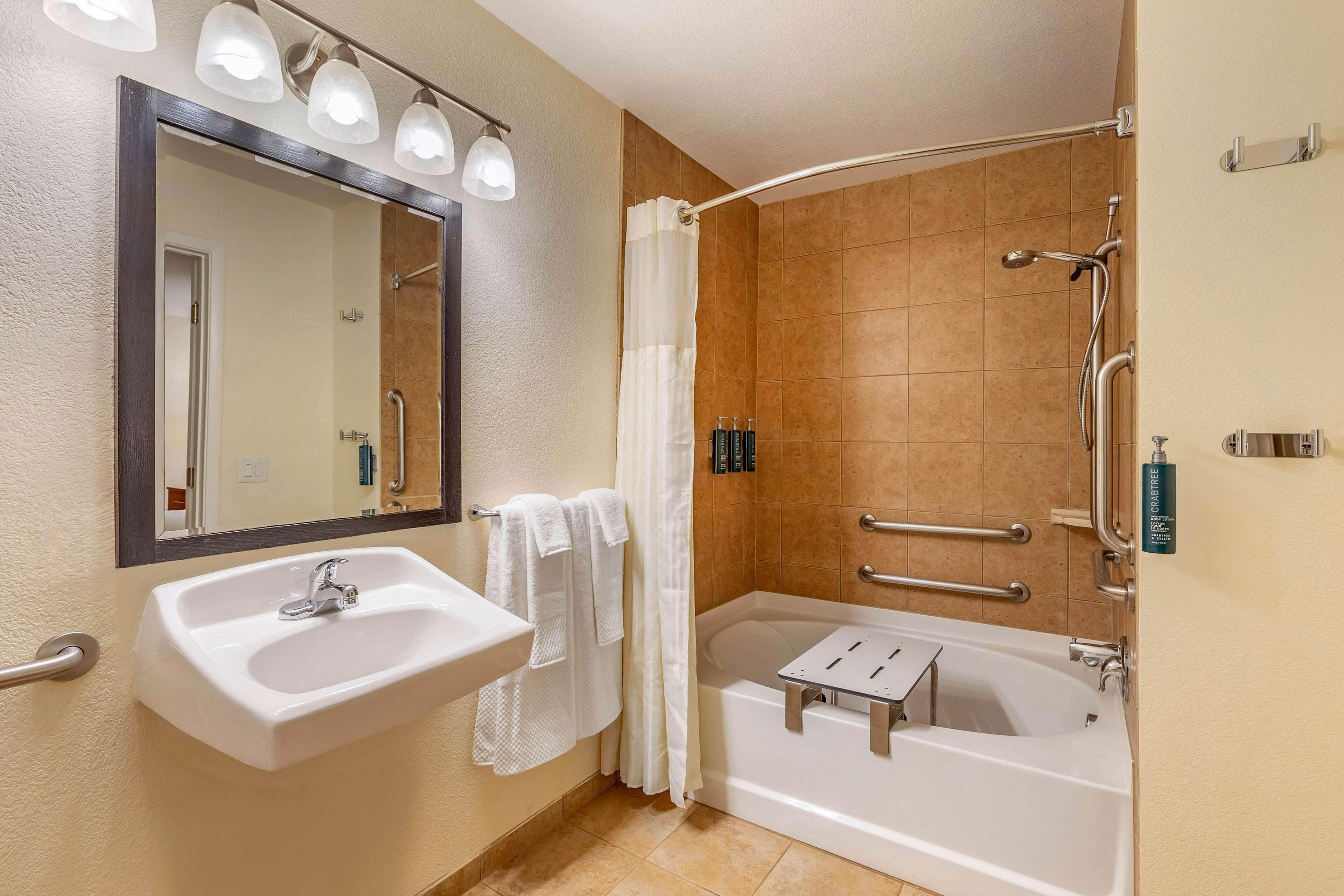 Two-Bedroom Suite Accessible Tub