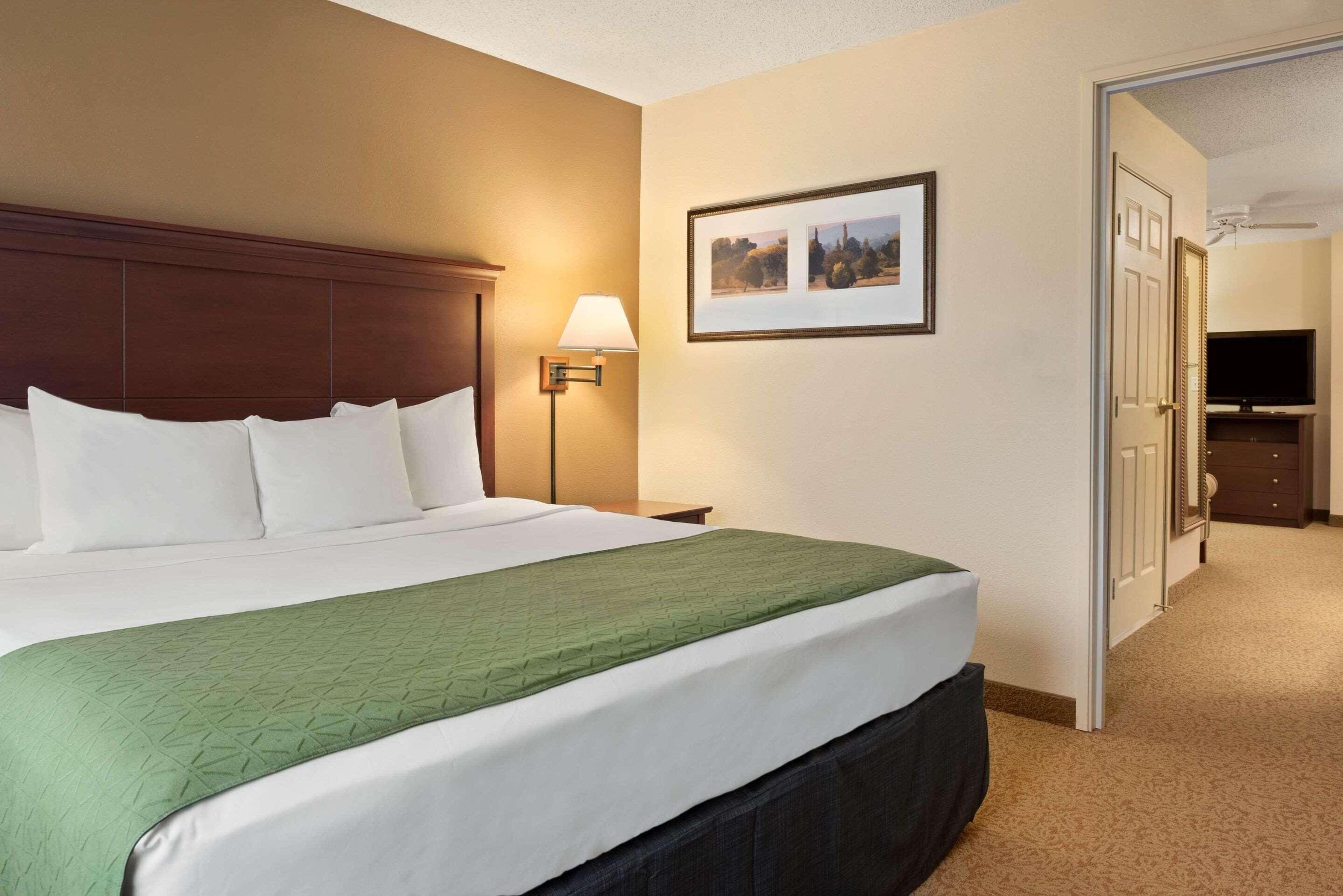 One-Bedroom King Suite