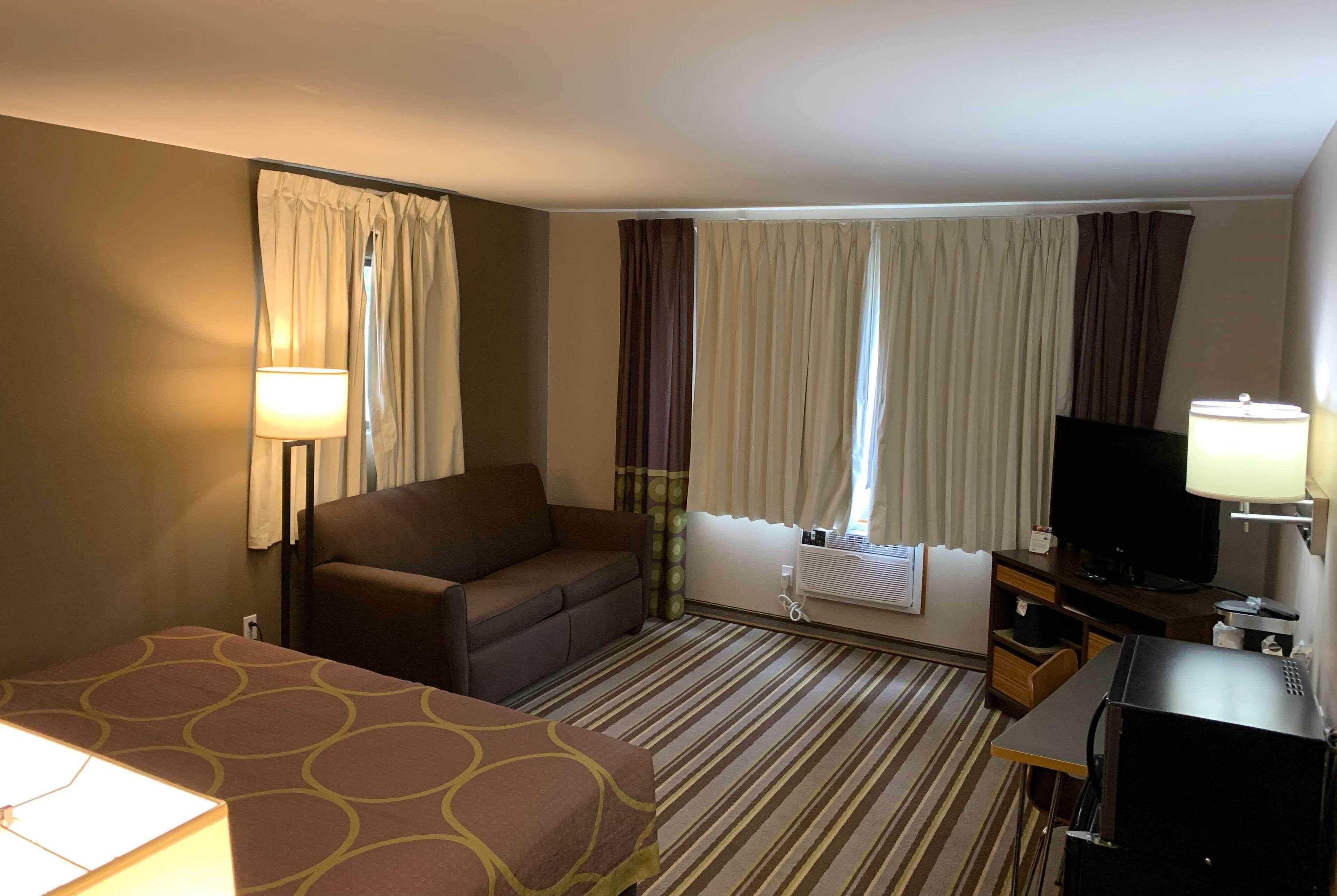 Deluxe King Room Non-Smoking