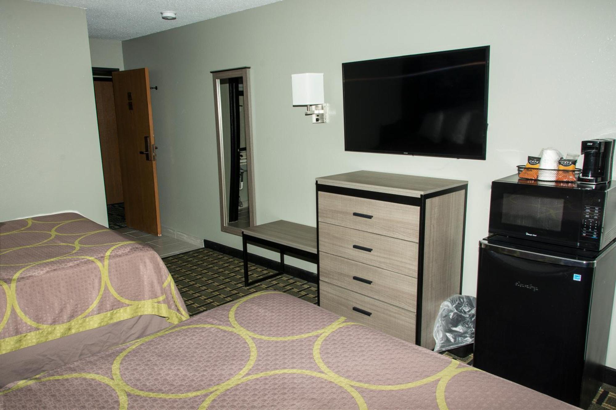 Deluxe Queen Room Two Queen Beds Non-Smoking
