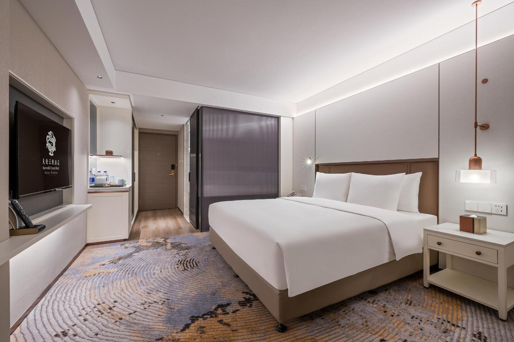 Deluxe Room King Bed