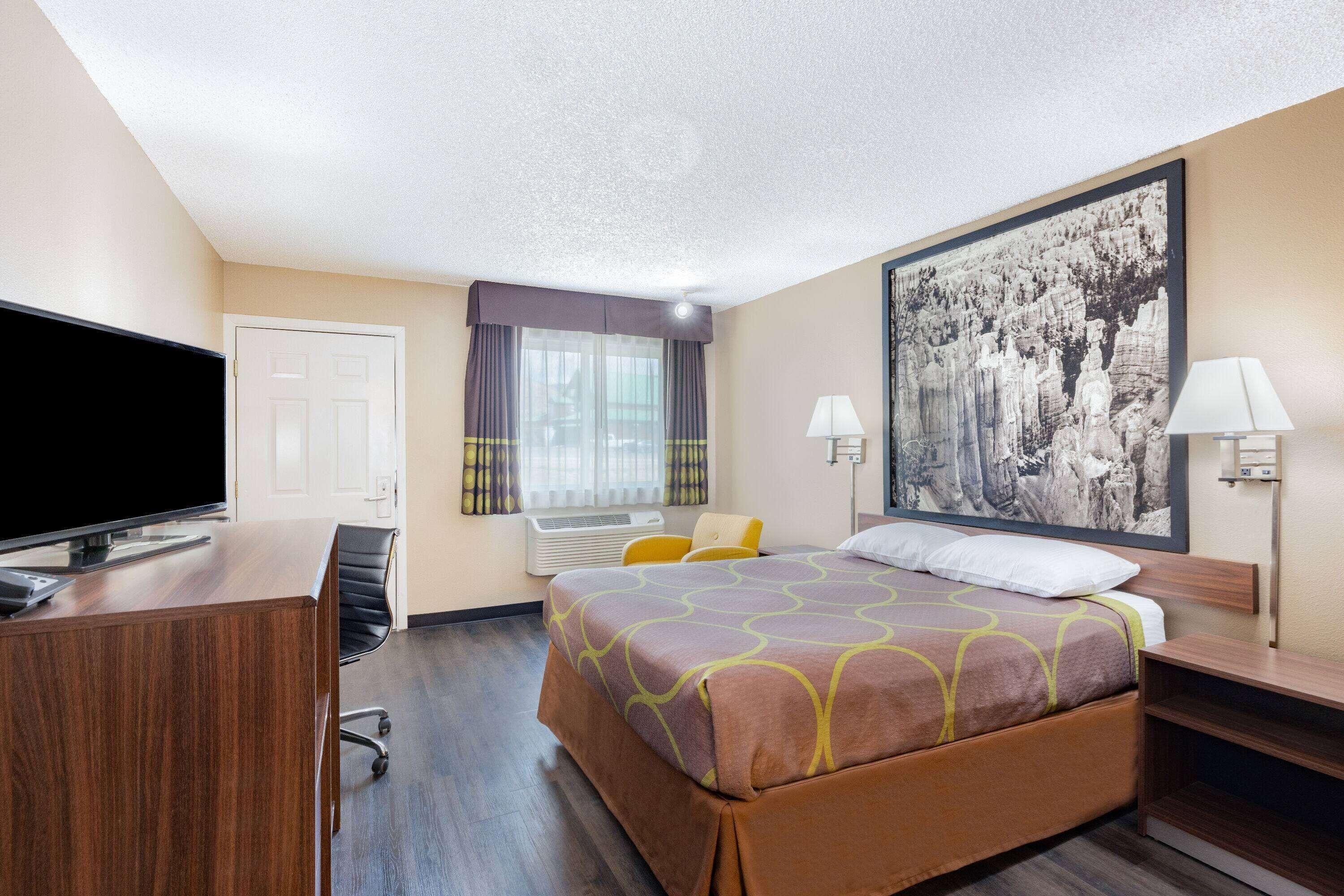Queen Room Pet Friendly or Non-Smoking