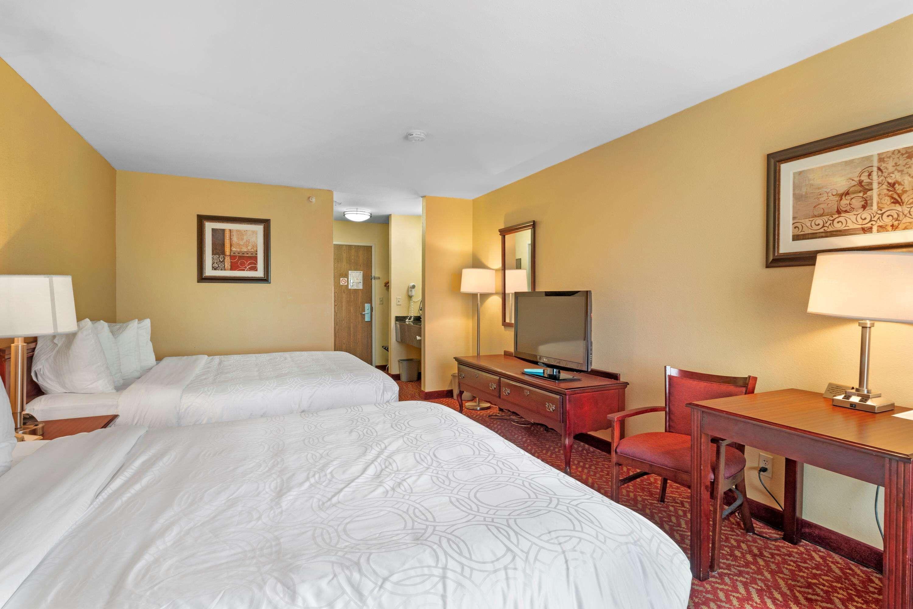 Queen Room Two Queen Beds Non-Smoking