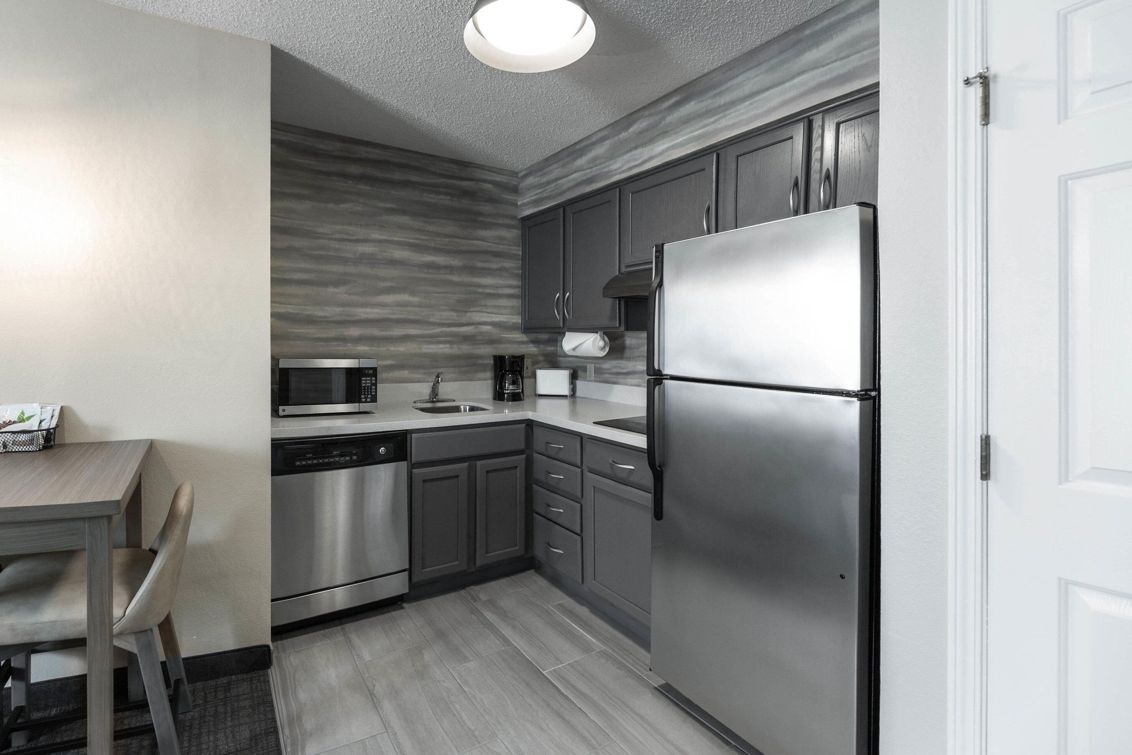 One-Bedroom Queen Suite