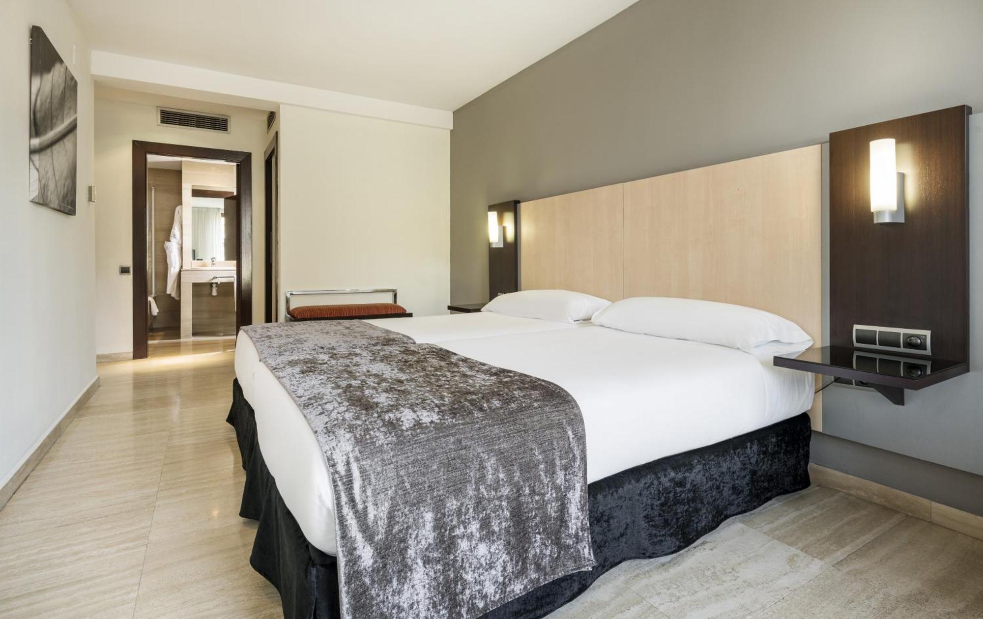 Double Room,561904638:JPEG