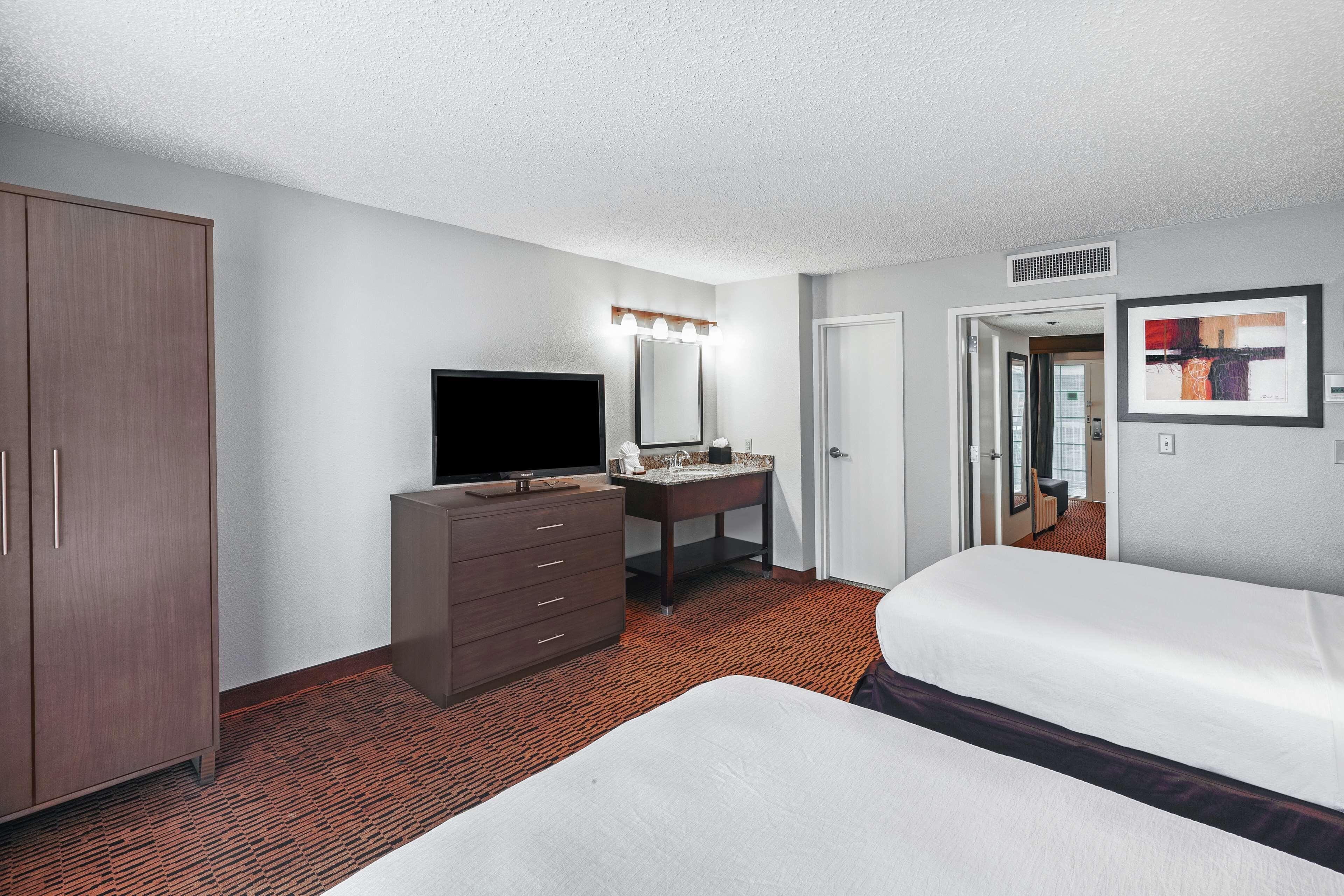 Suite Two Double Beds Non-Smoking