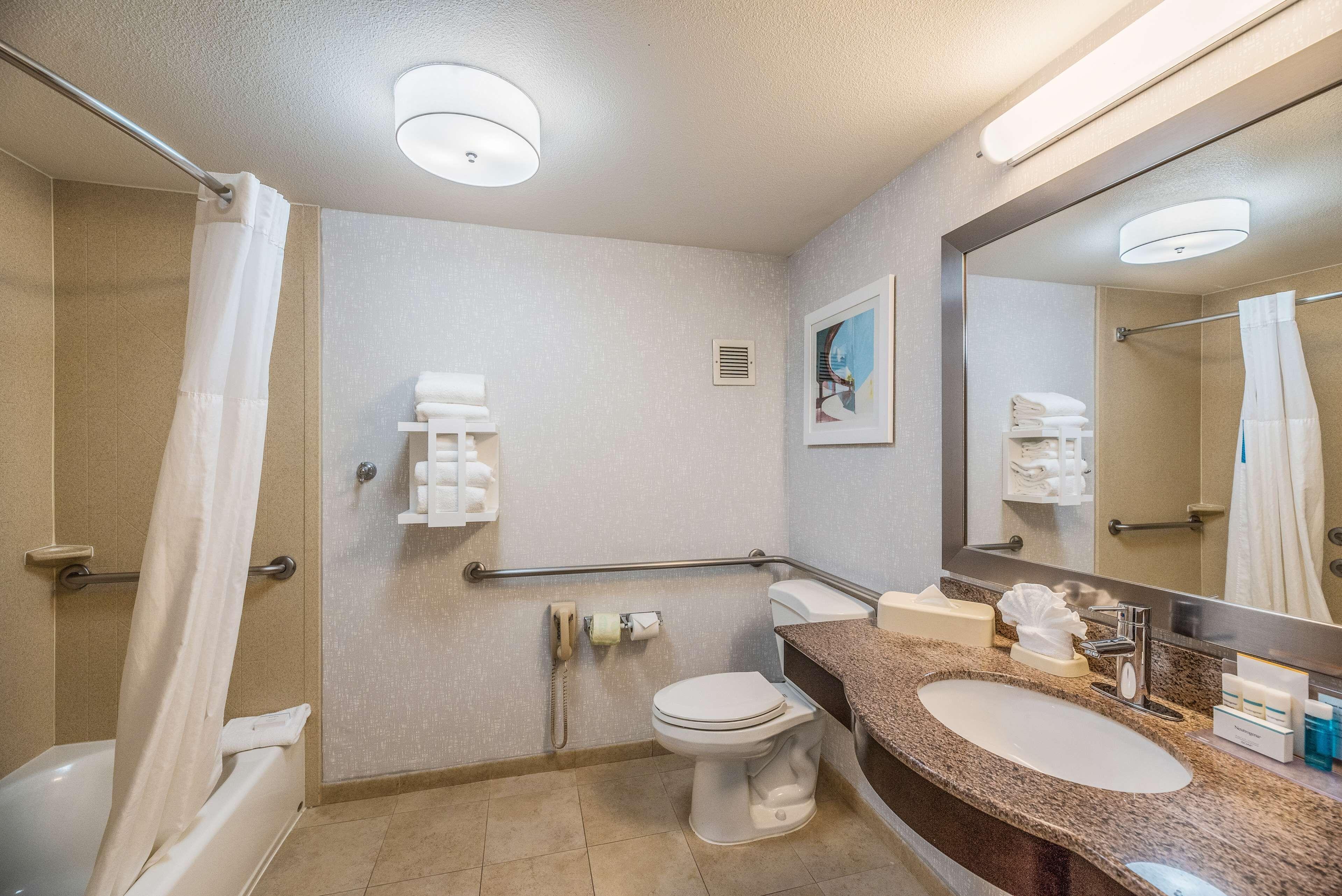 Queen Room Two Queen Beds Mobility Hearing Access or Non-Smoking