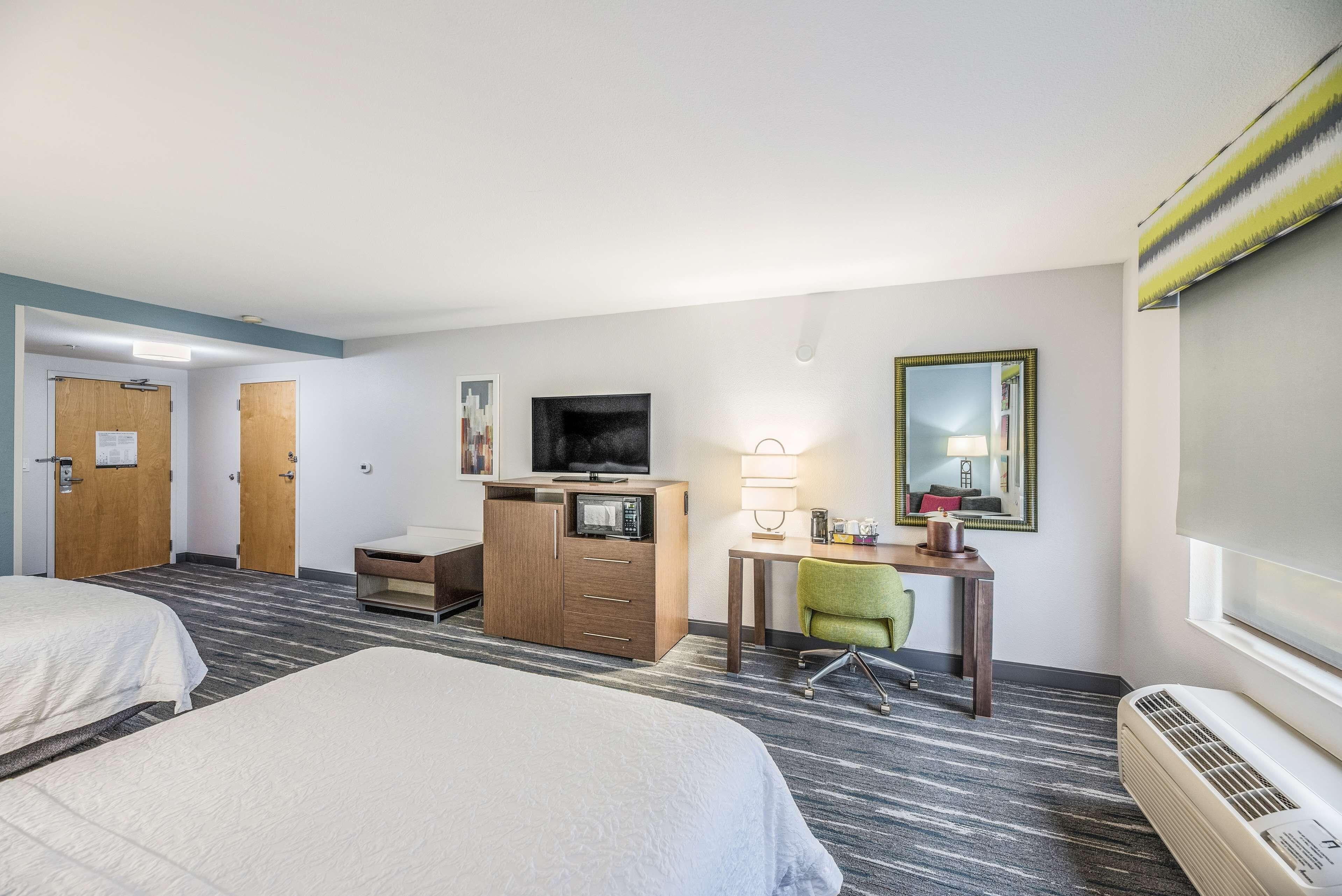 Queen Room Two Queen Beds Mobility Hearing Access or Non-Smoking