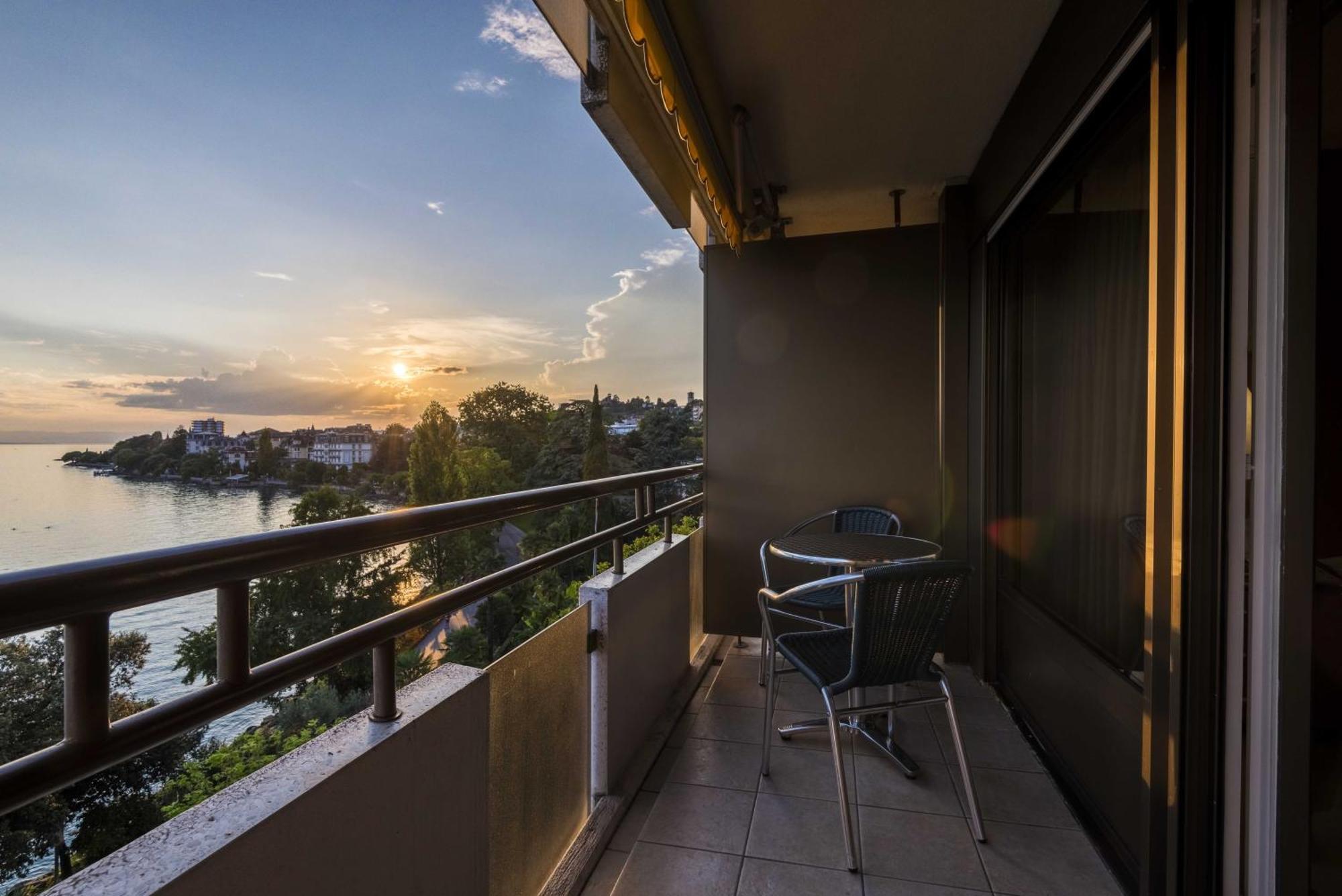 Deluxe Double Room Balcony Park Lake or Lake View