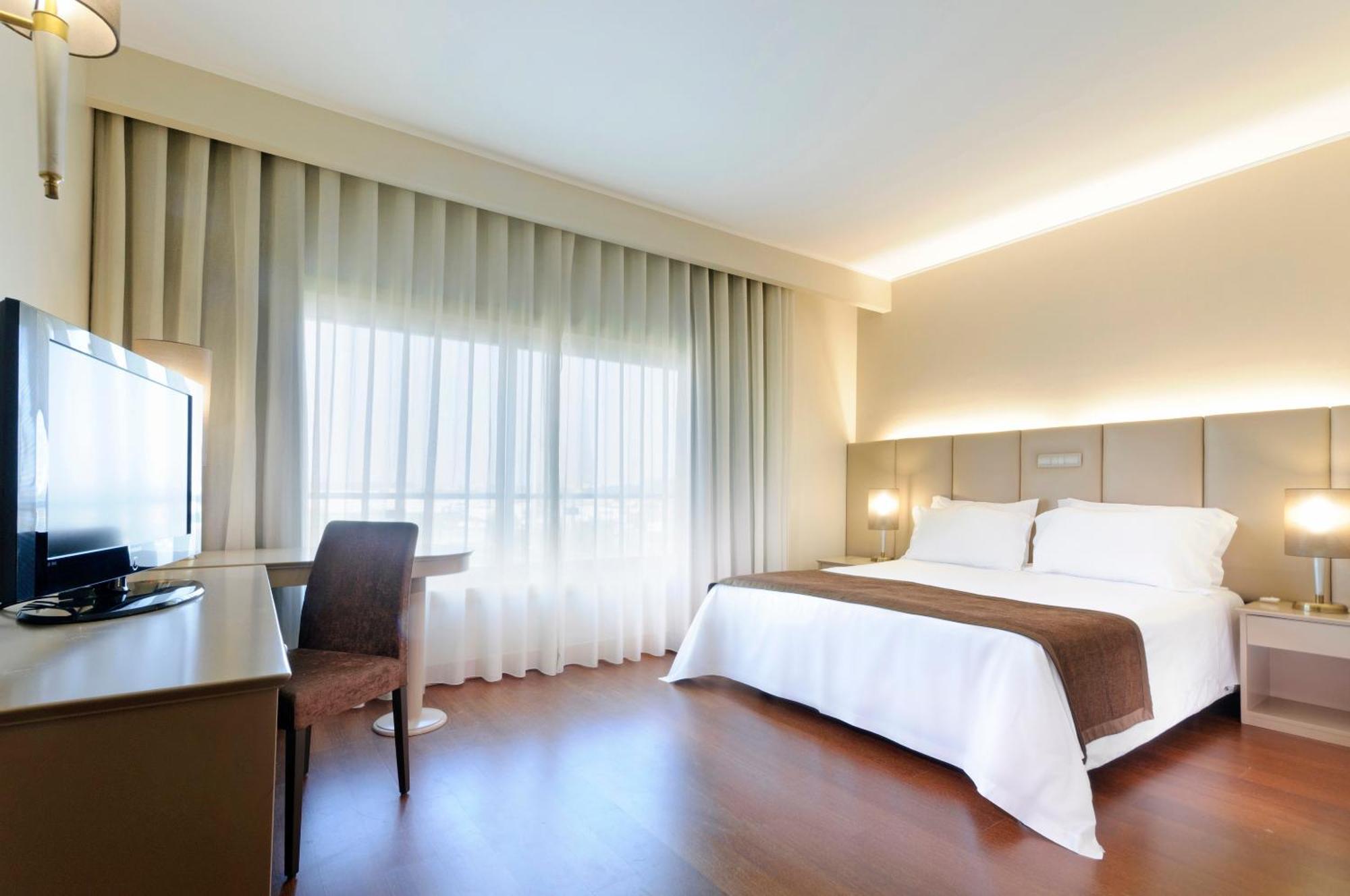 Twin Room Three Twin Beds Mobility Accessible or Non-Smoking