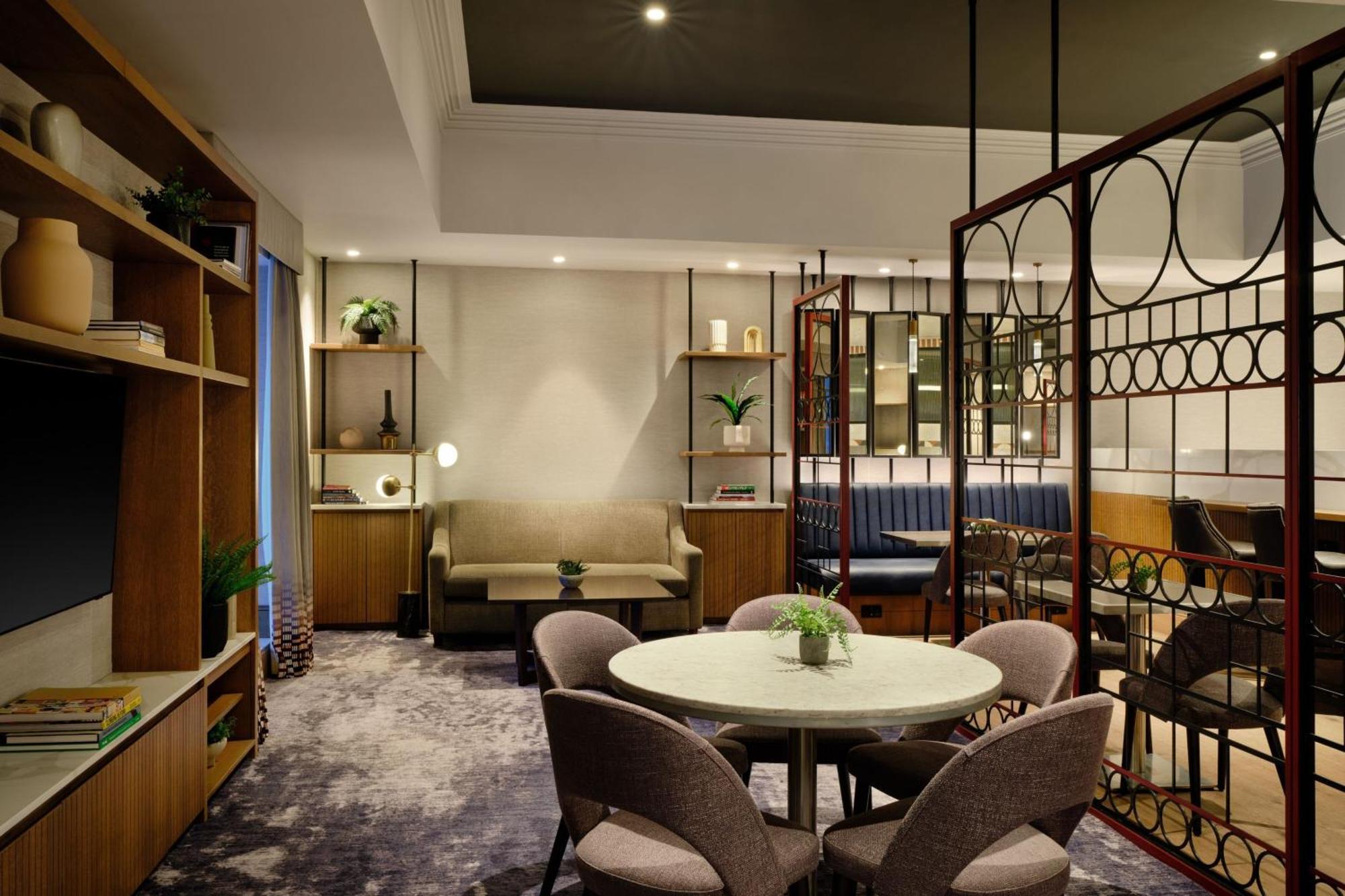 Club King Room Executive Lounge Access