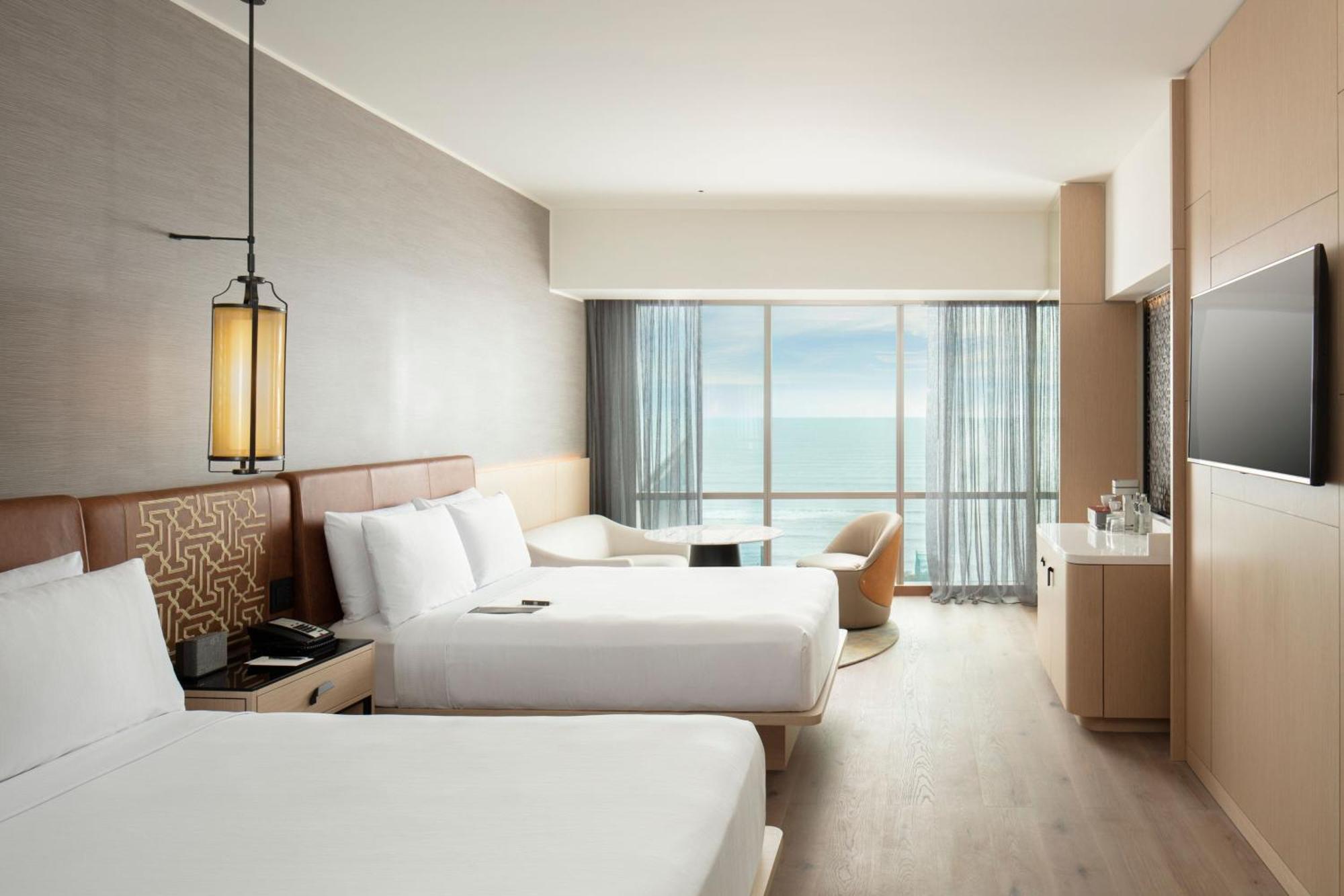 Contemporary Classic Queen Room Oceanfront