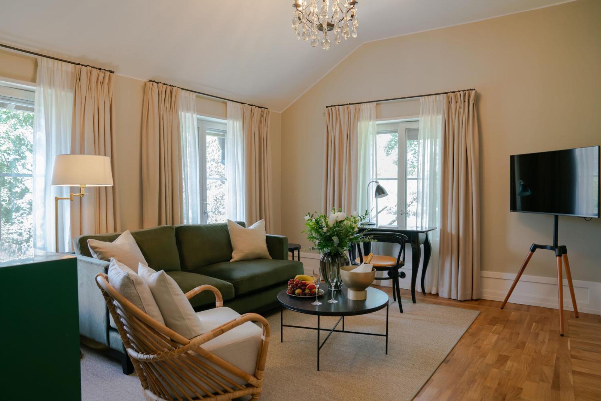 Deluxe King Suite