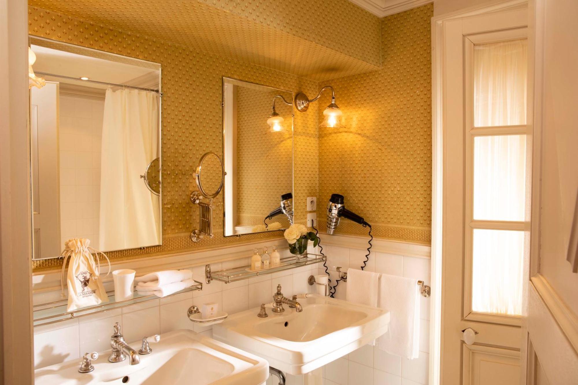 Double or Twin Deluxe Room