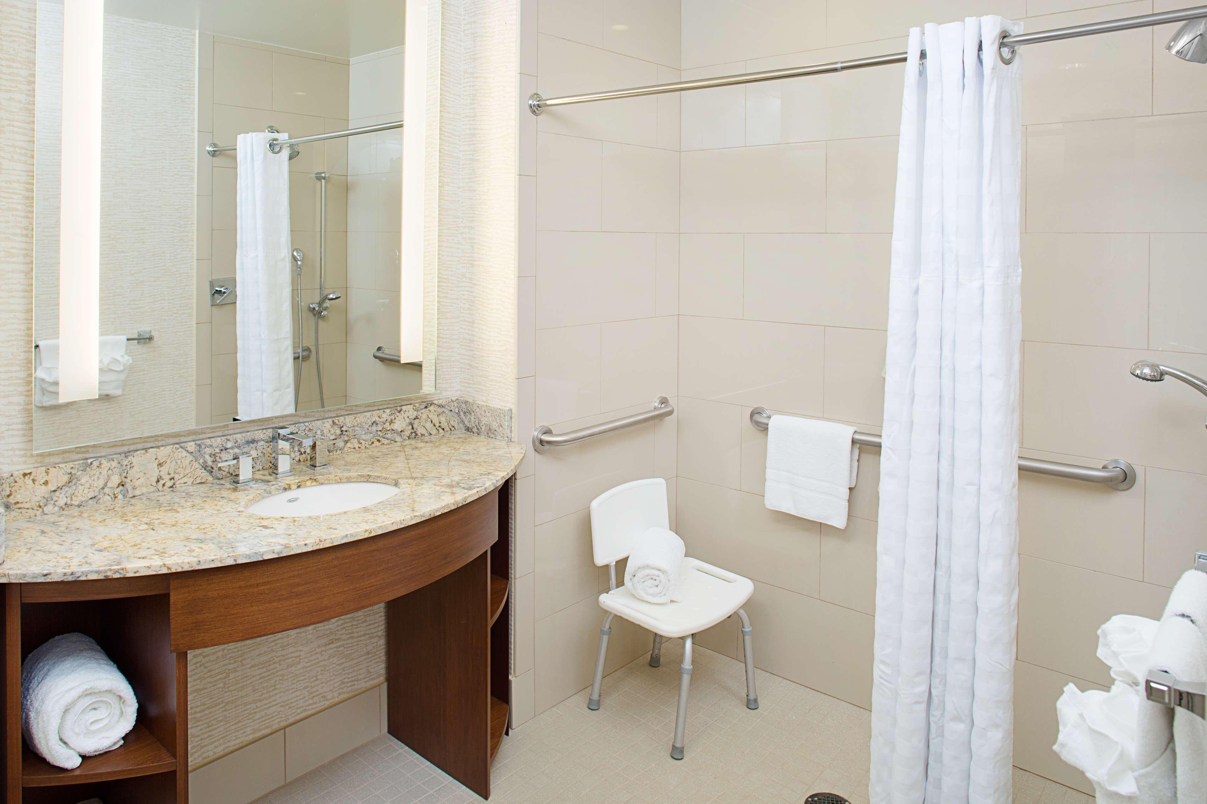 King Suite with Roll-In Shower - Mobility/Hearing Accessible - Non-Smoking,1709853490:JPEG