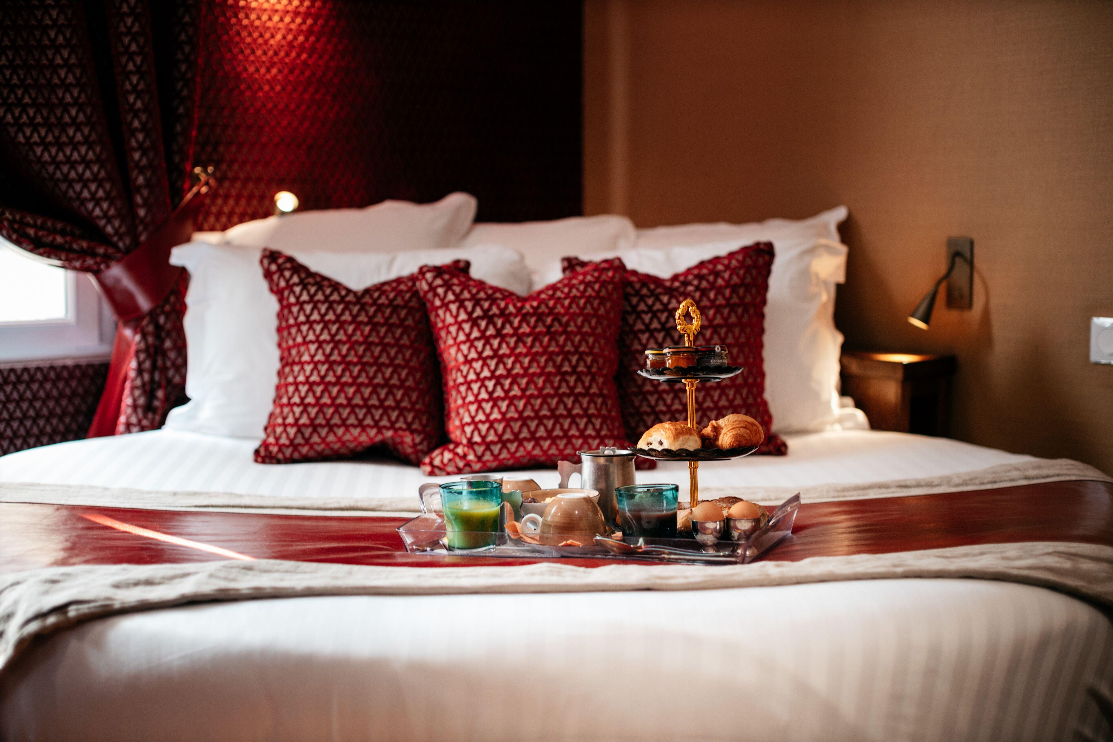 Double Room Round Bed