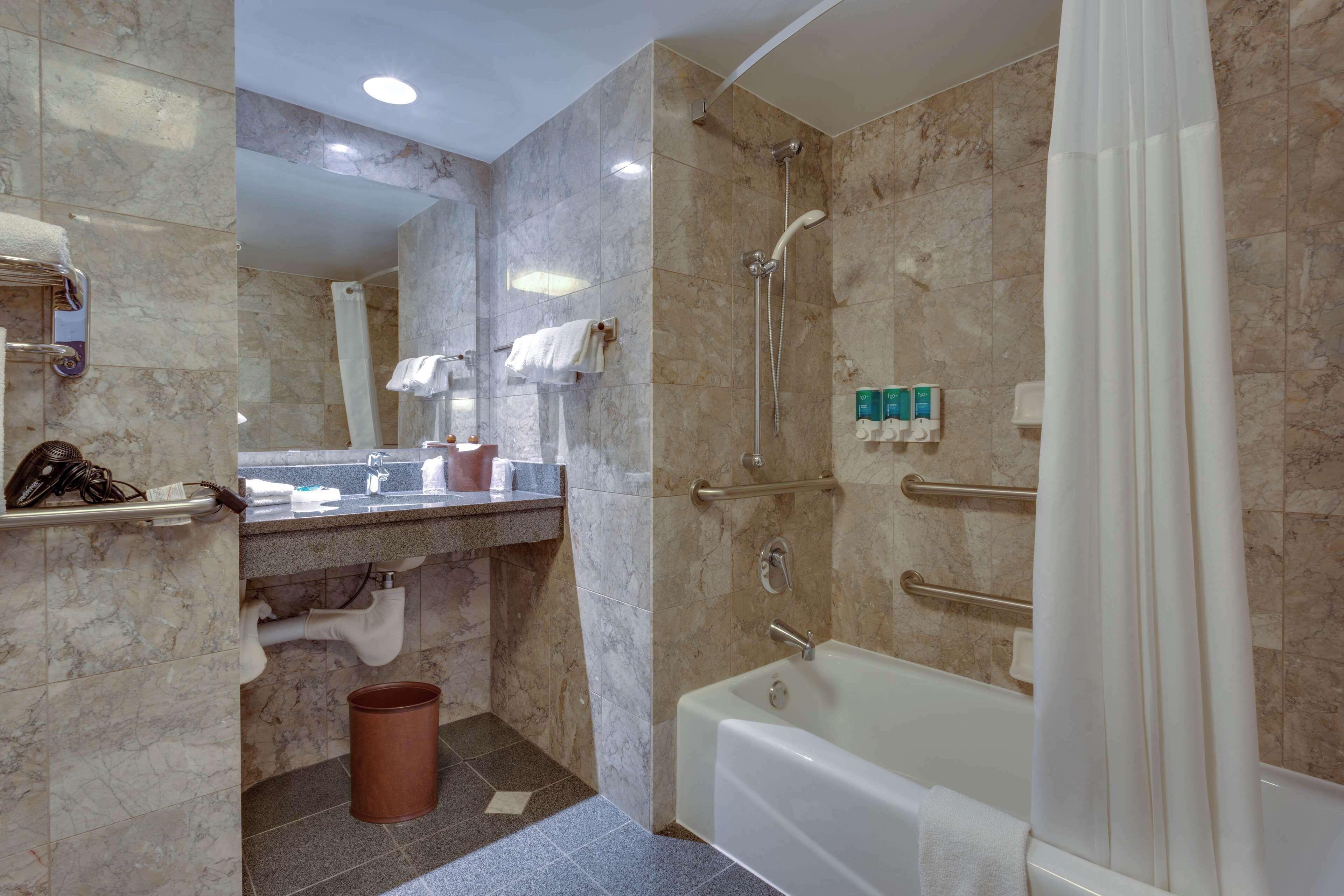 Deluxe Queen Room Two Queen Beds Accessible Tub