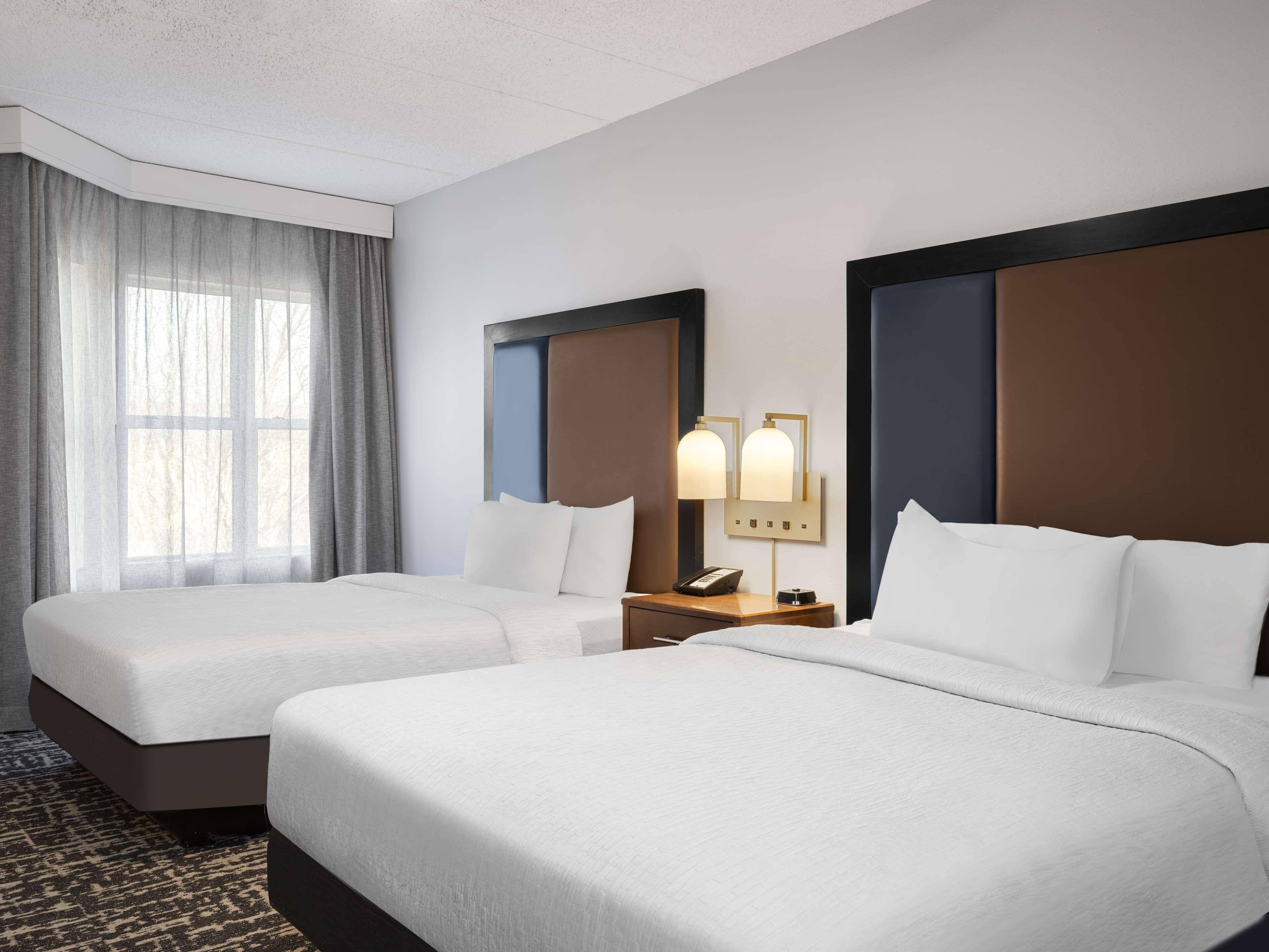 One-Bedroom Queen Suite Two Queen Beds Non-Smoking