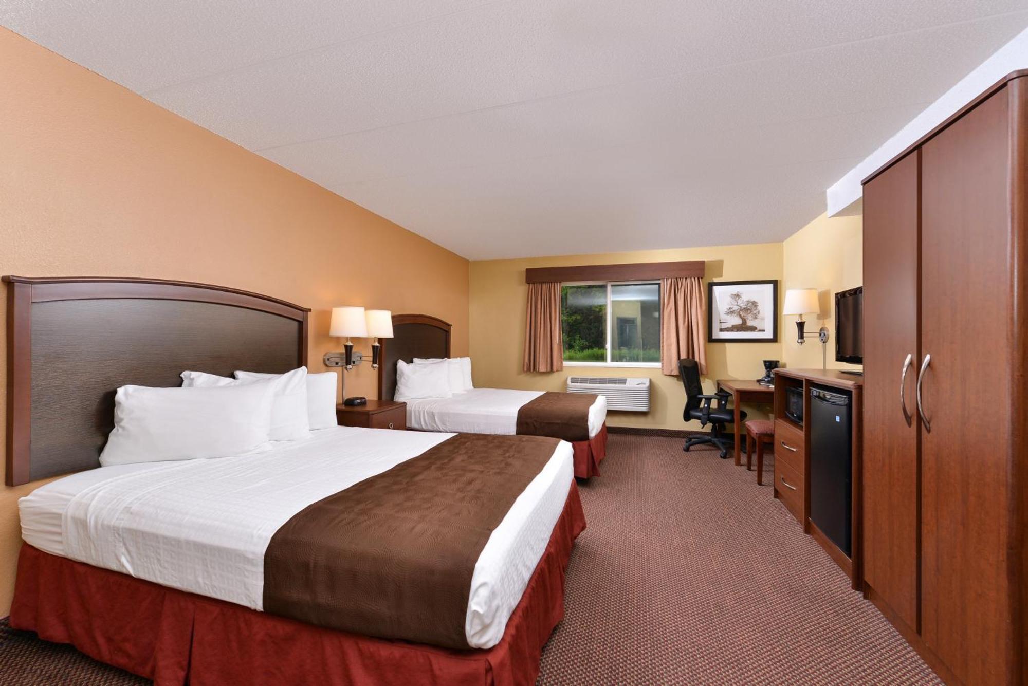 Deluxe Queen Room Two Queen Beds Roll shower Mobility Accessible or Non-Smoking