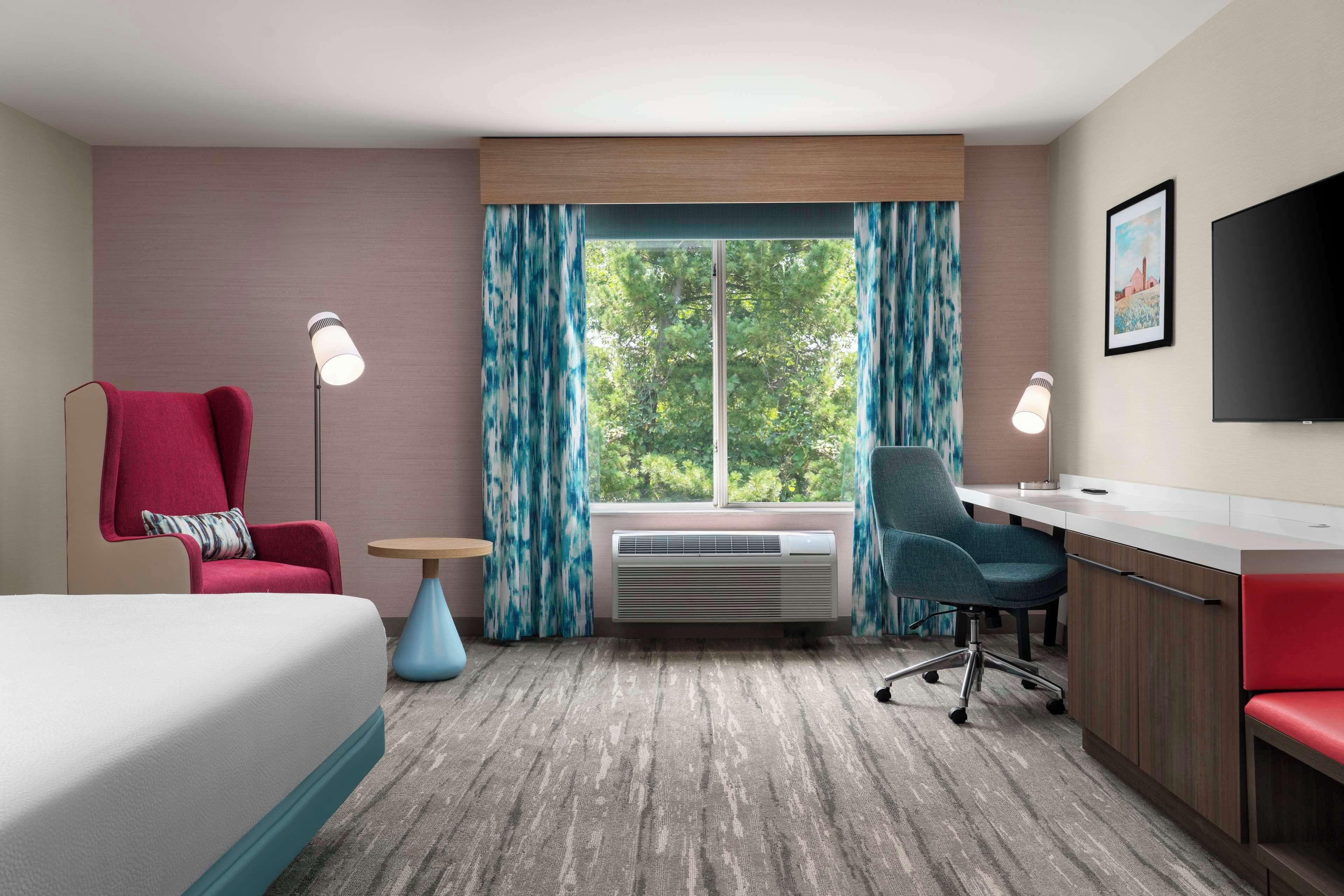 King Room Tub Mobility Hearing Access