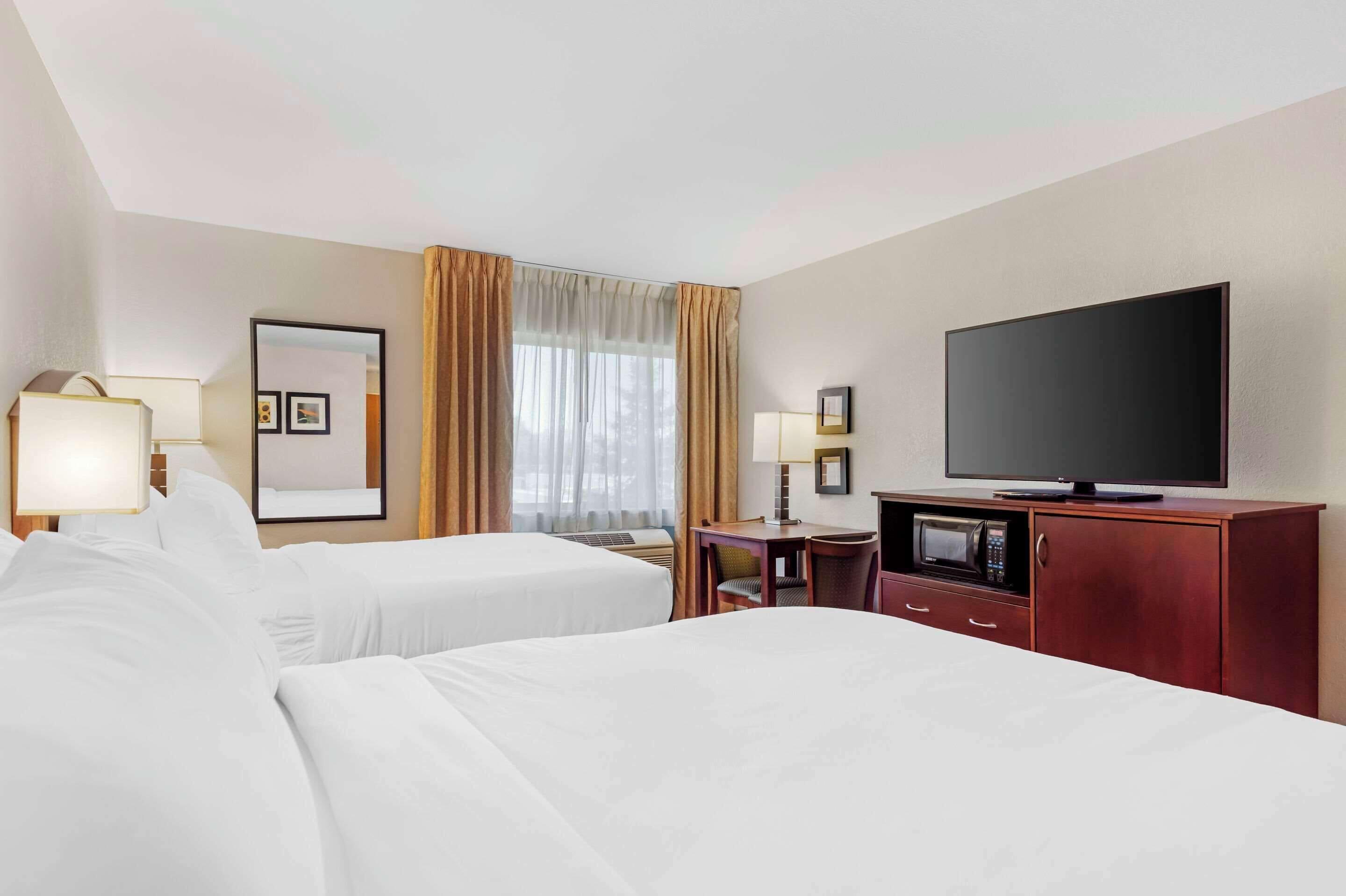 Queen Room Two Queen Beds Non-Smoking