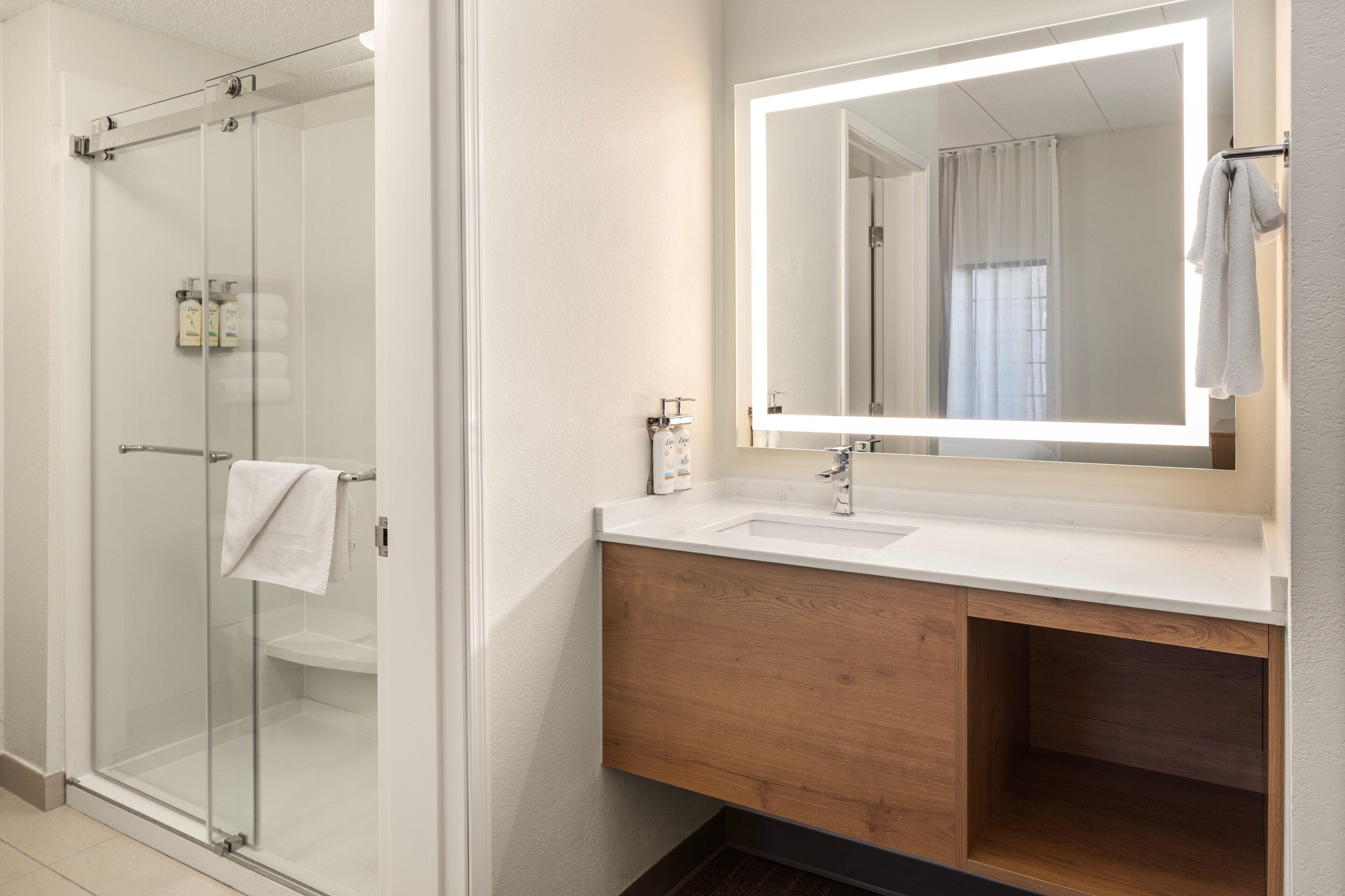 Two-Bedrooms Suite Two Double One Queen Bed Non-Smoking