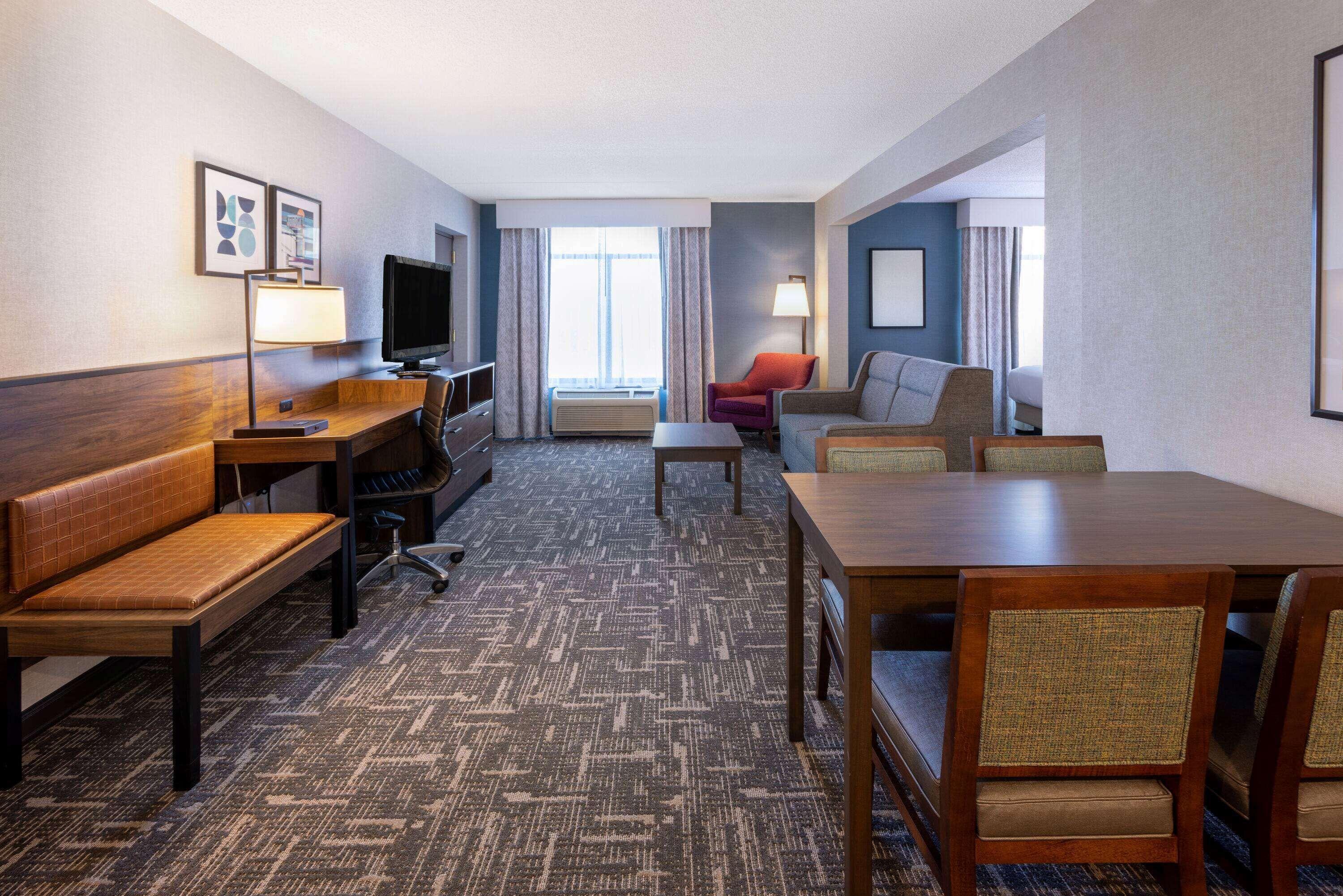 Luxury Suite Two Queen Beds Non-Smoking