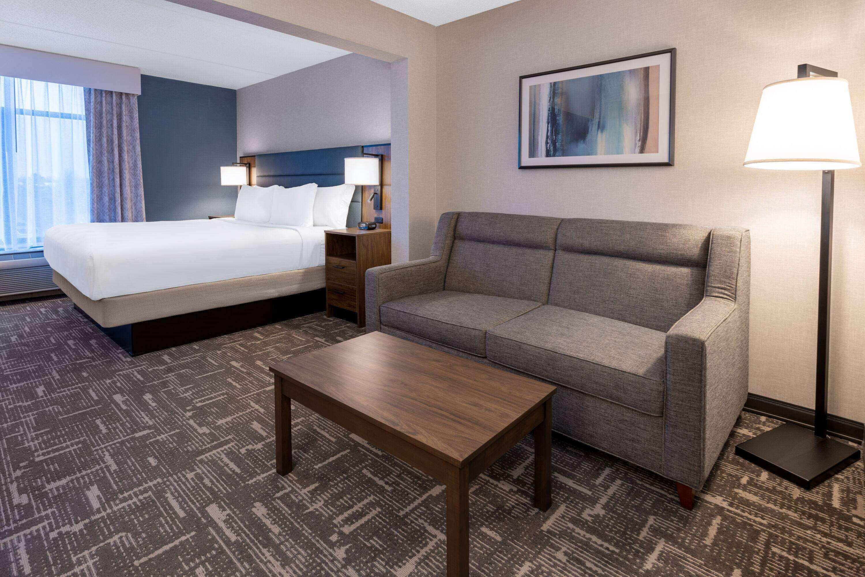 1 King Bed Studio Suite Non-Smoking