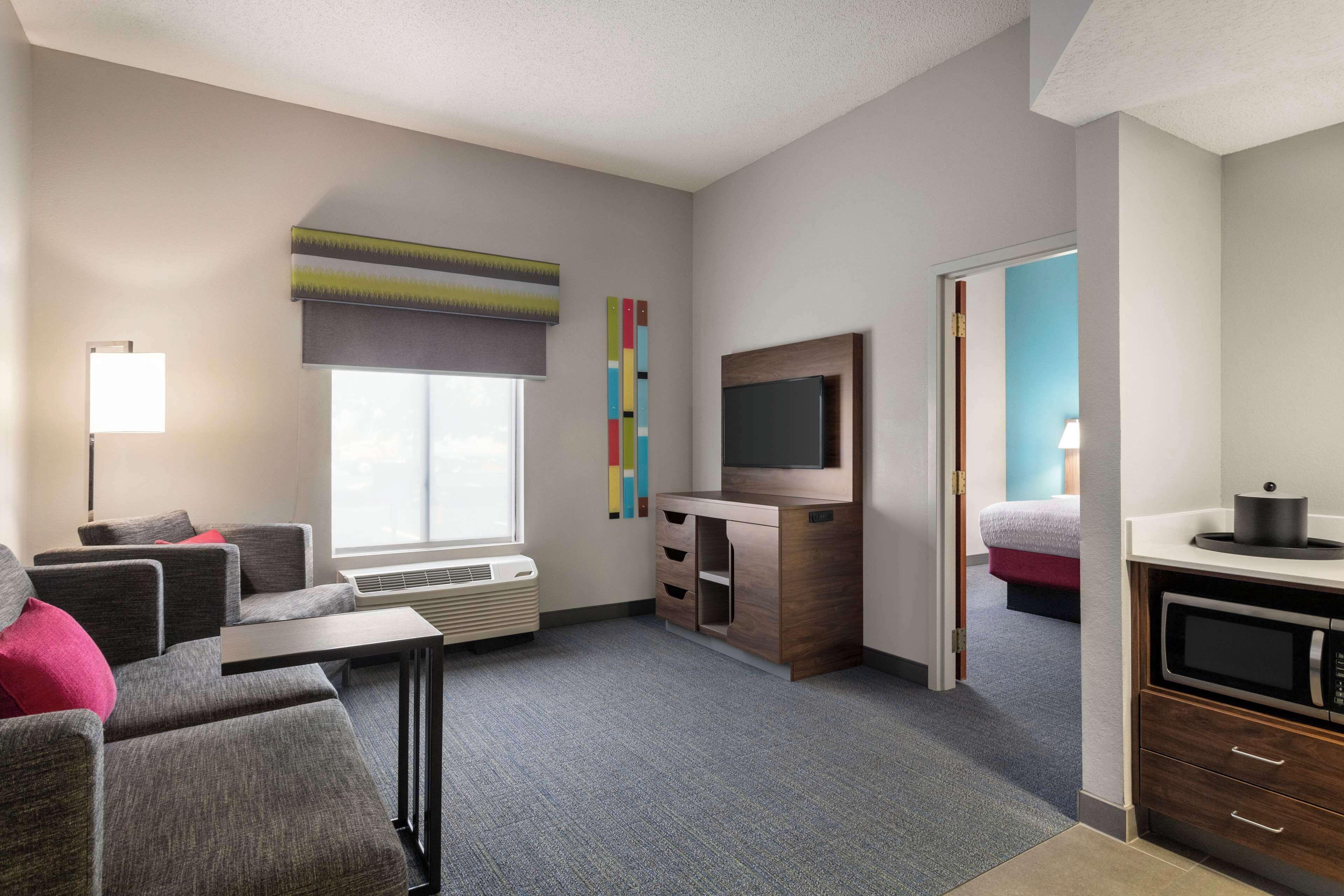 One-Bedroom King Suite Kitchenette