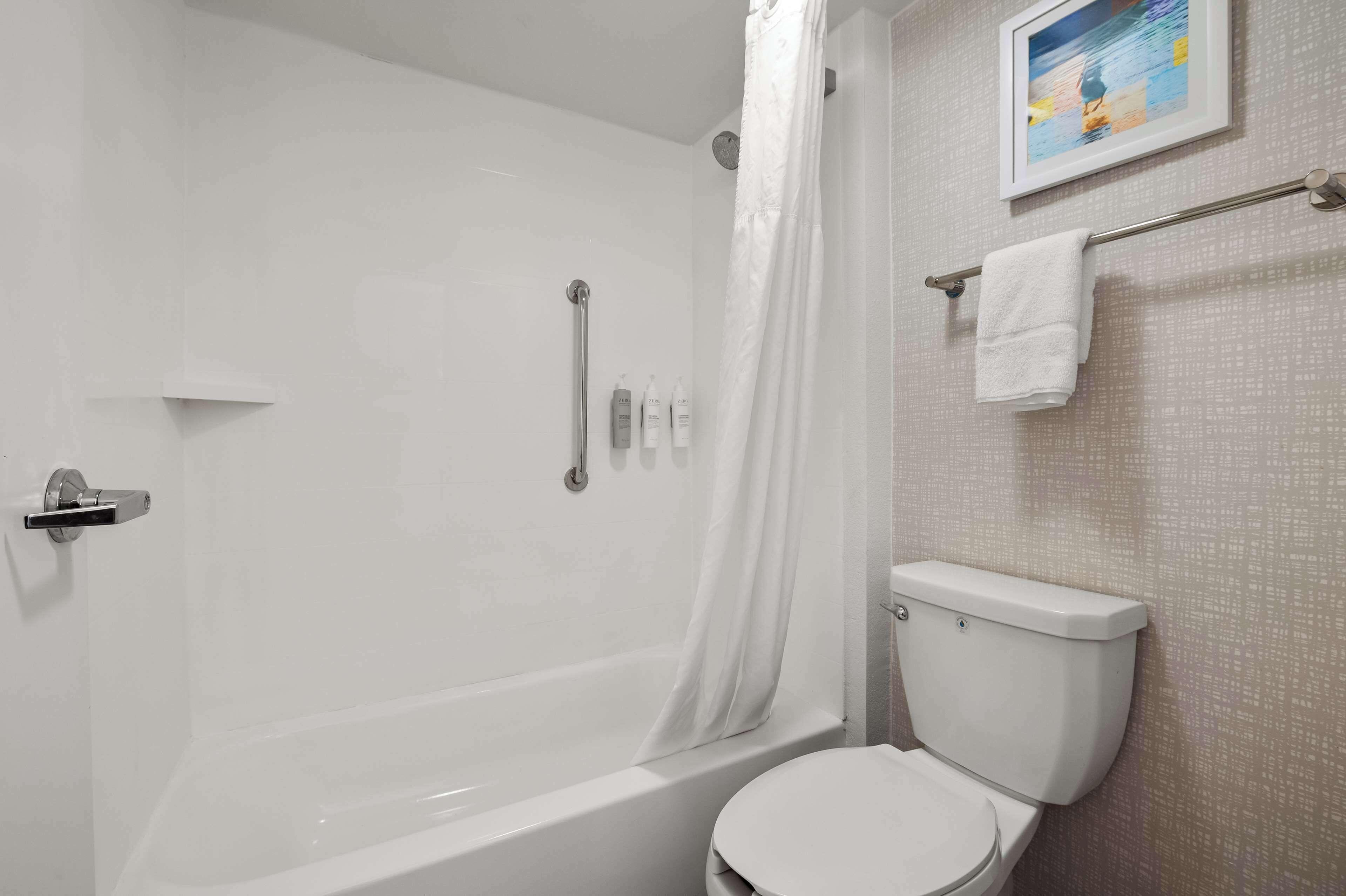 Suite Two Queen Beds Microwave or Fridge or Wet Bar