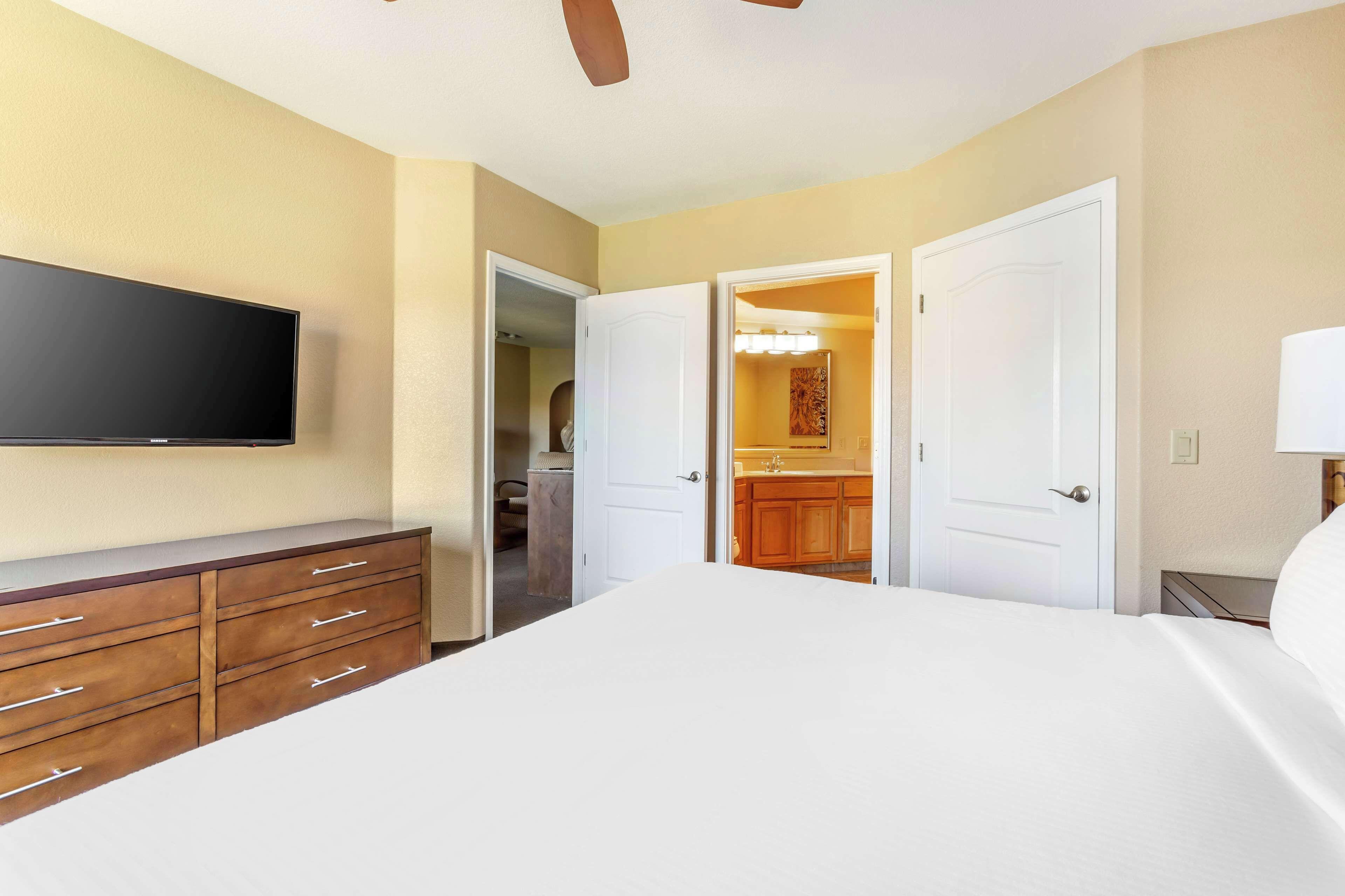 One-Bedroom King Suite Sofa Bed