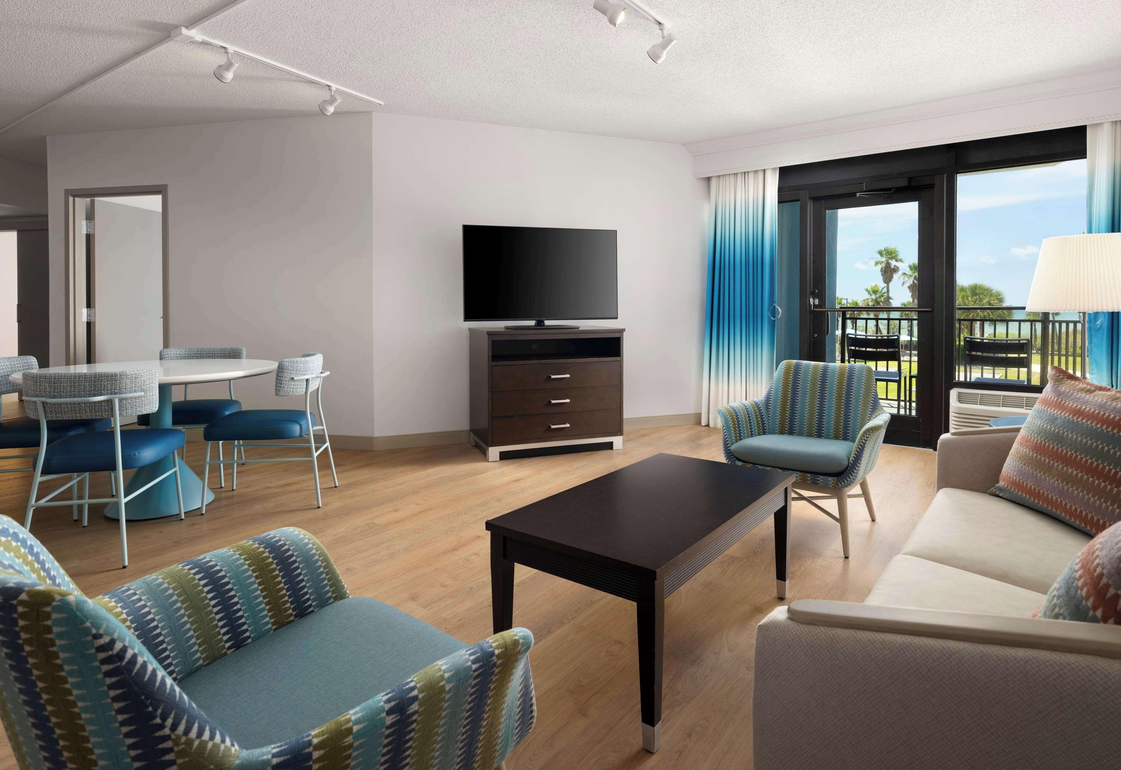 Large Oceanview suite 1 King Bed