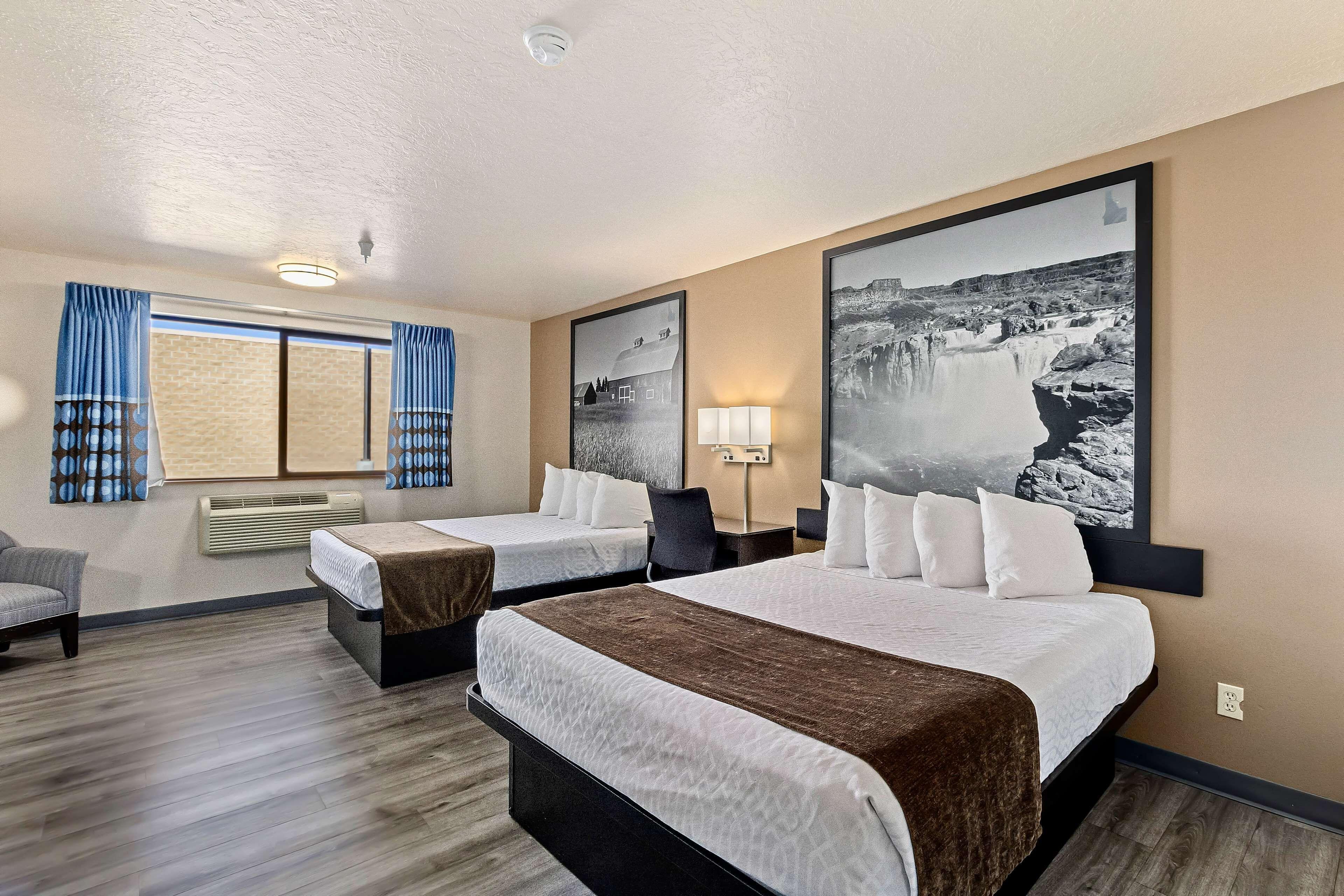 Large Queen Room Two Queen Beds