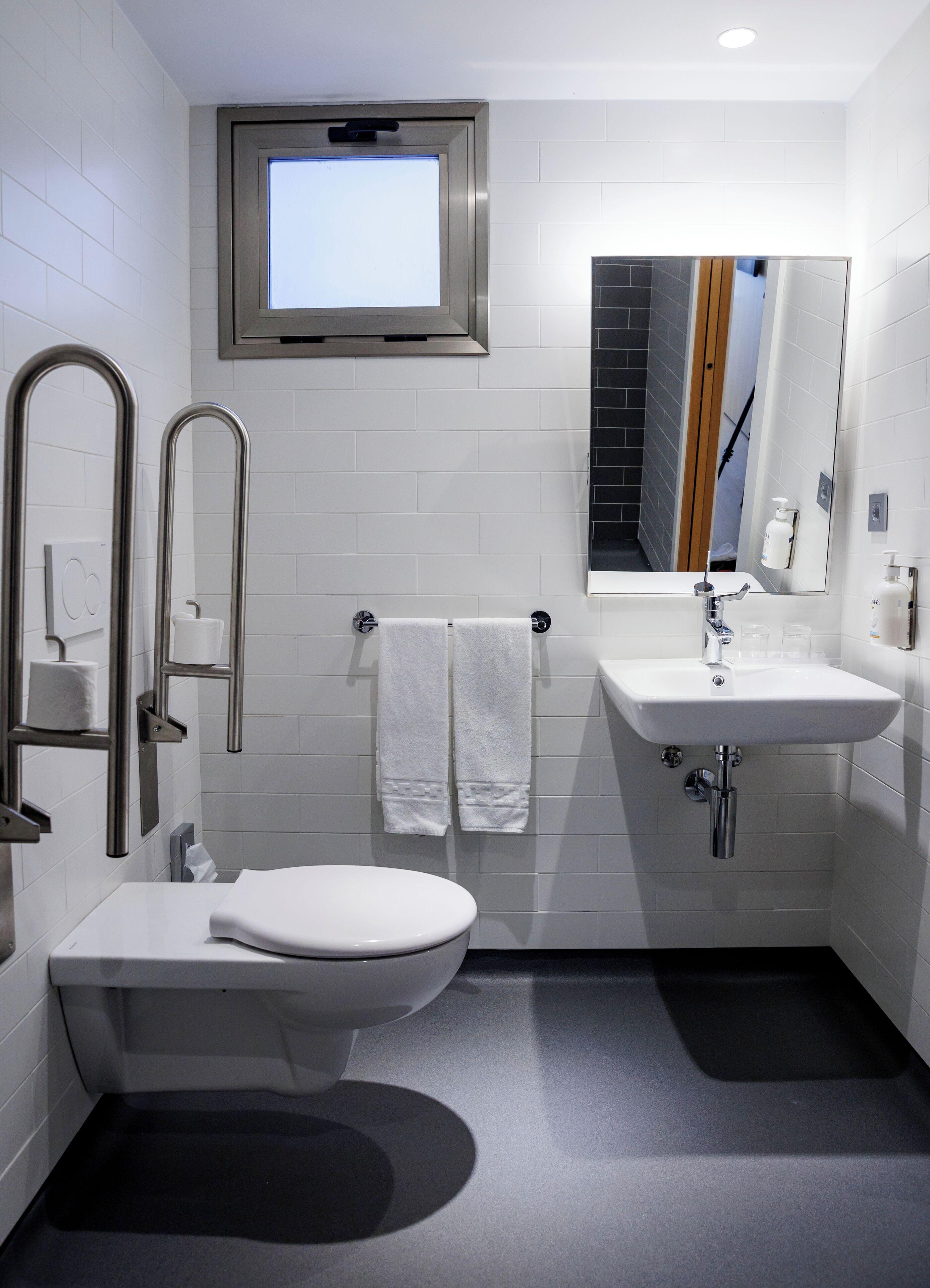 Standard Queen Room - Accessible with Free Breakfast,1600557460:JPEG