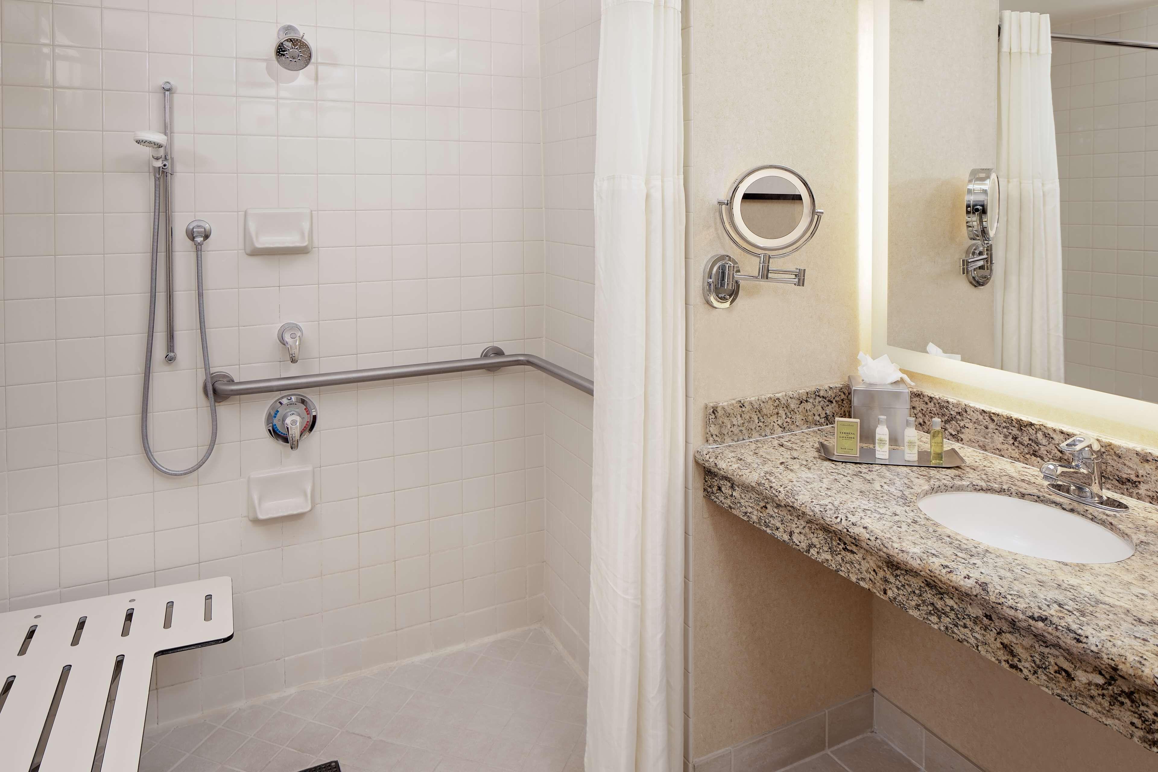 Queen Room Two Queen Beds Bath Tub Mobility Hearing Access or Non-Smoking